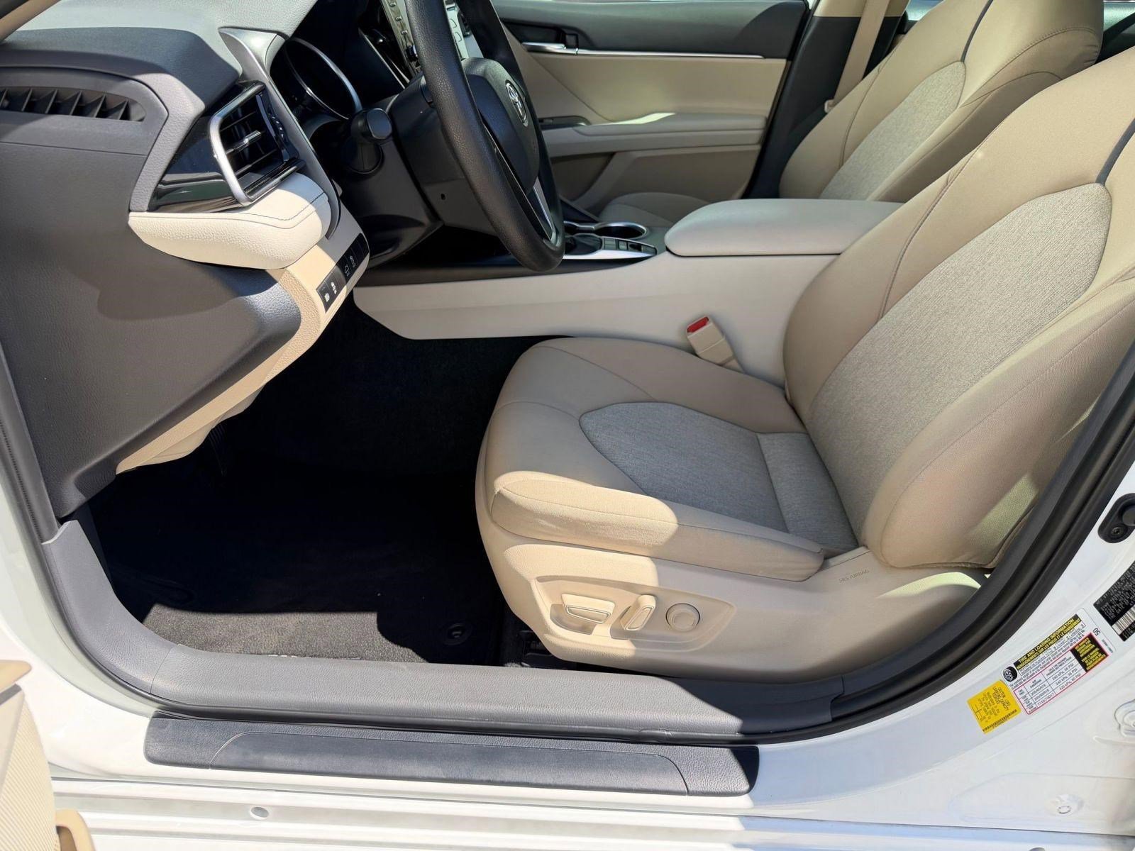 2022 Toyota Camry Hybrid LE photo 4