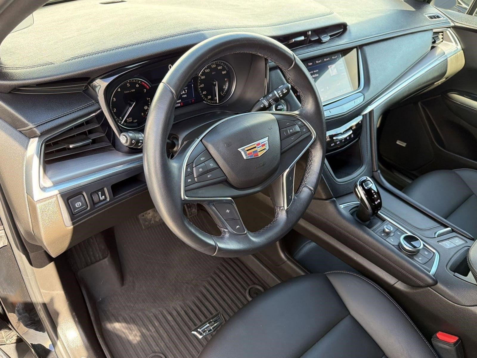 2023 CADILLAC XT5 Luxury photo 2