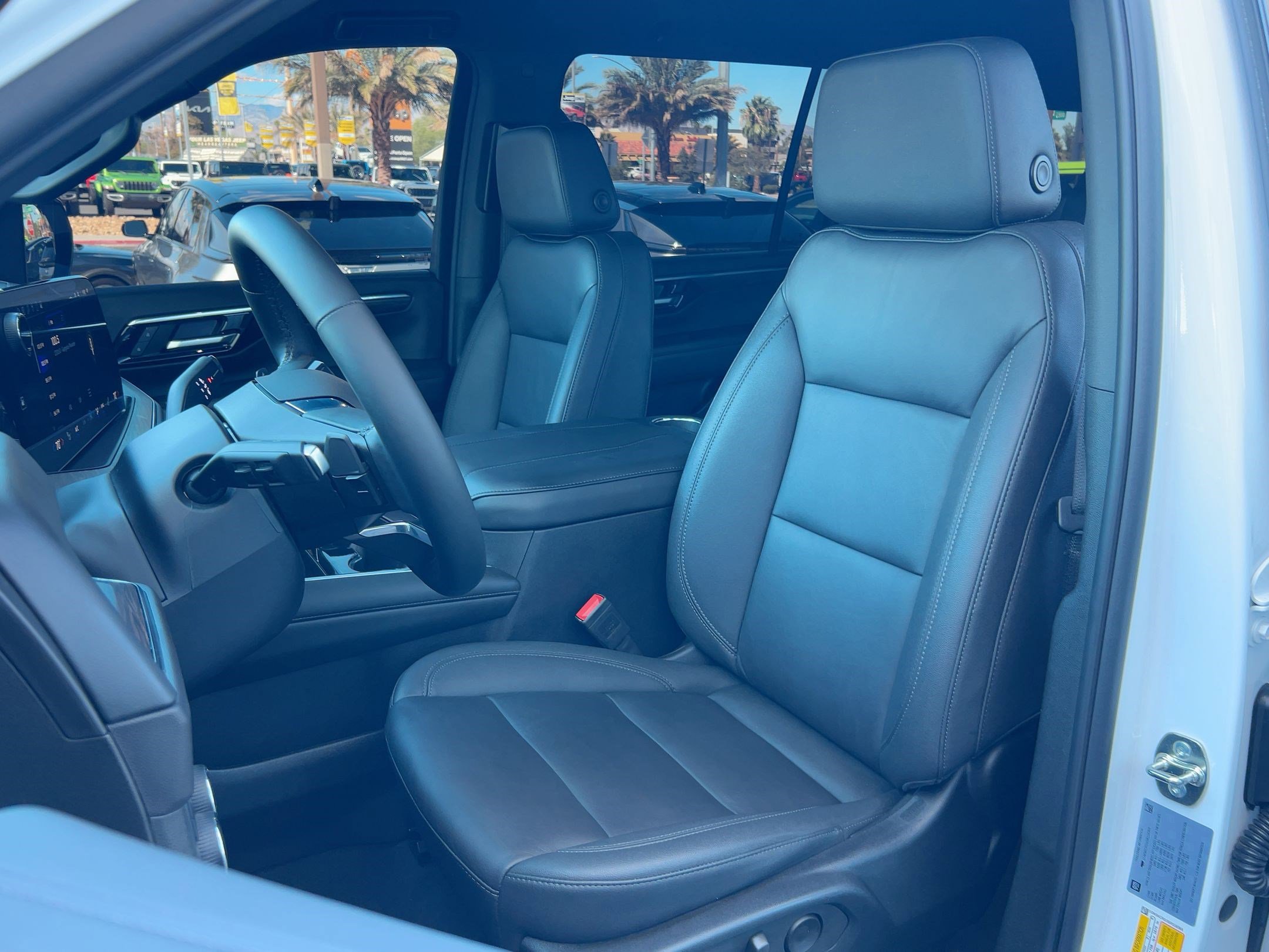 2025 Chevrolet Suburban LT photo 3