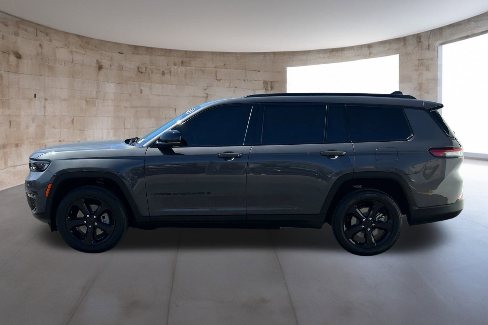 2024 Jeep Grand Cherokee Limited photo 2