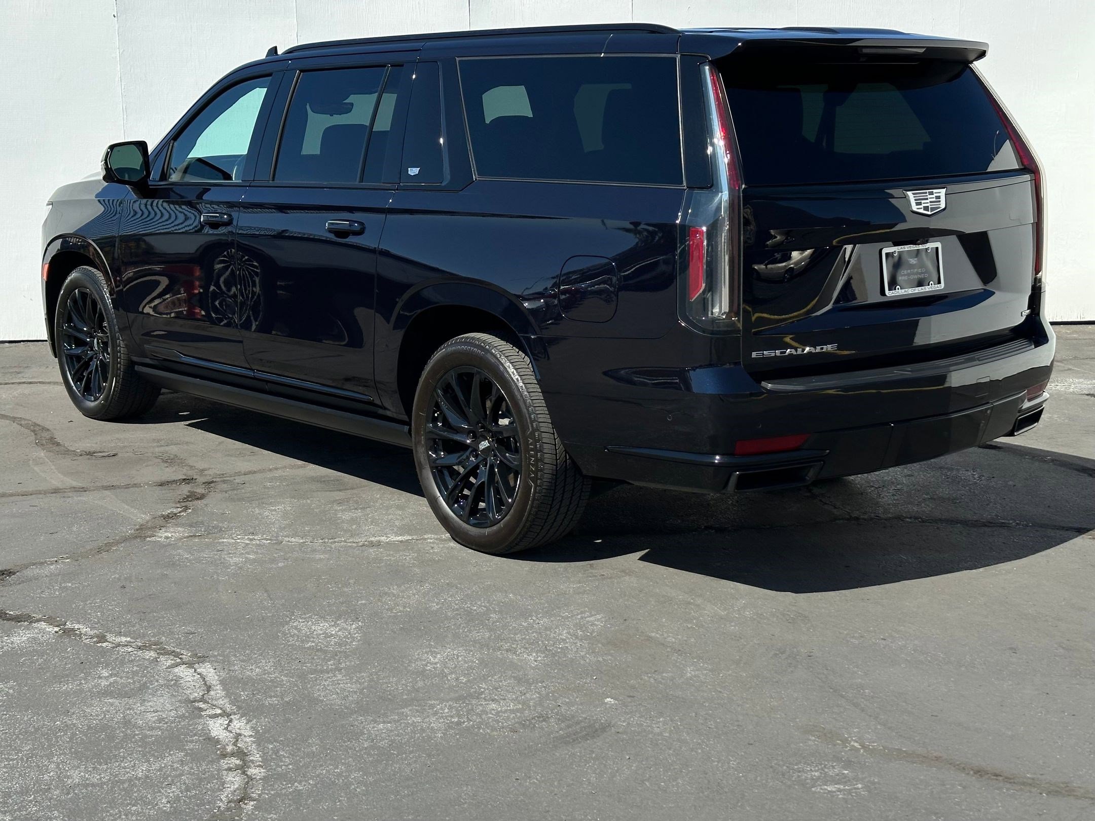 2023 Cadillac Escalade ESV Sport Platinum photo 2