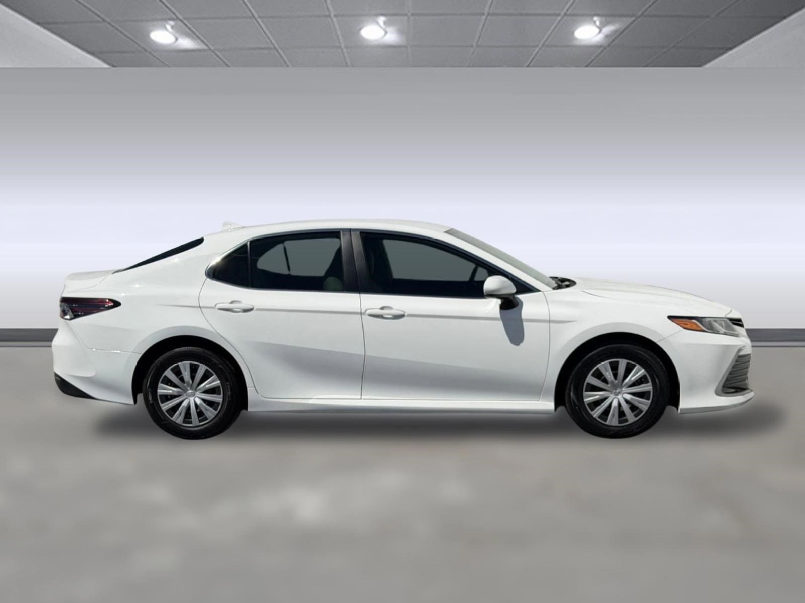 2022 Toyota Camry Hybrid LE photo 3