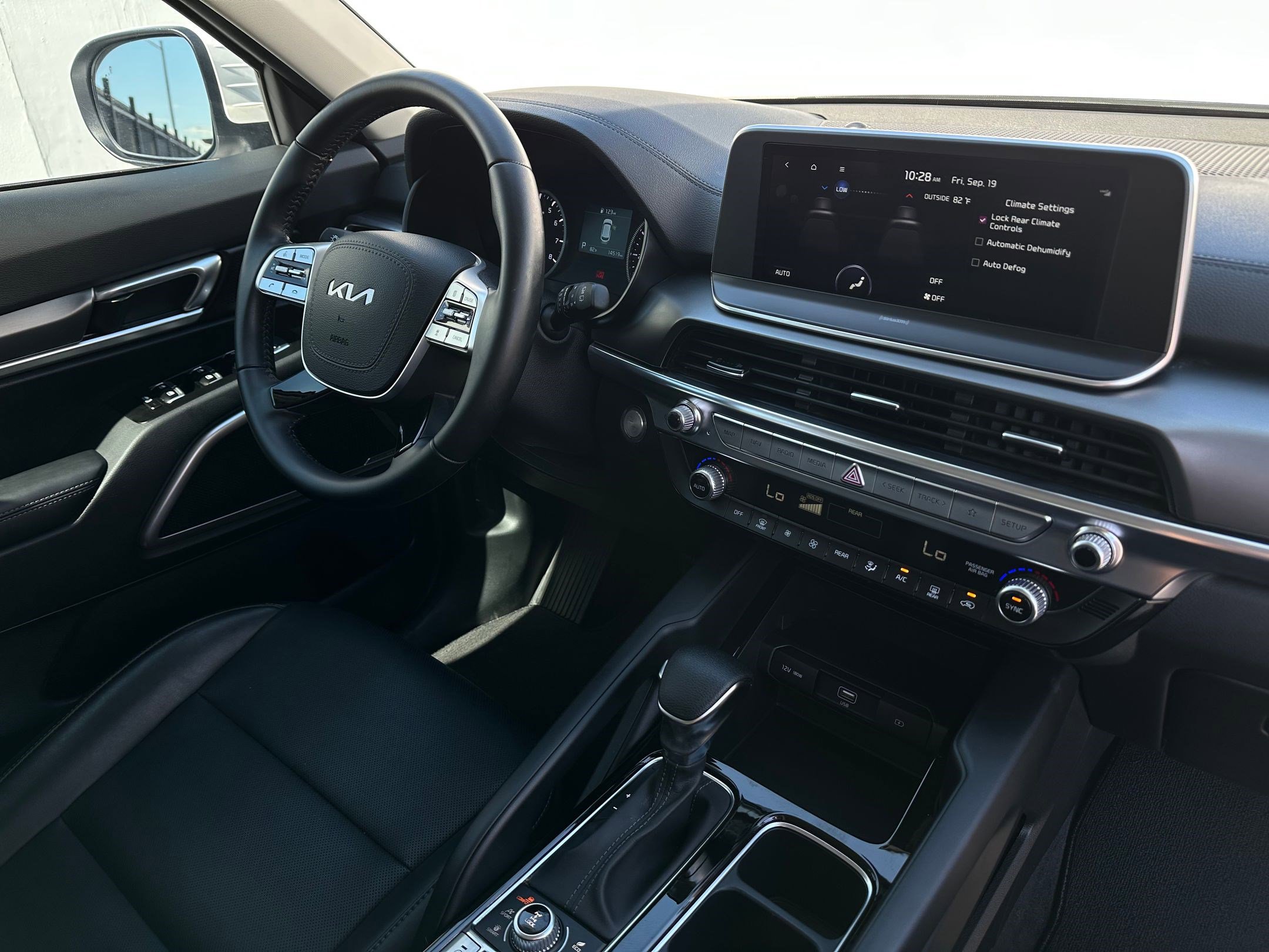 2022 Kia Telluride LX photo 4