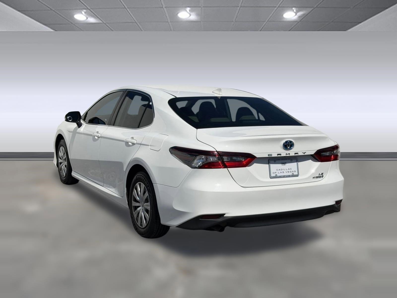 2022 Toyota Camry Hybrid LE photo 2