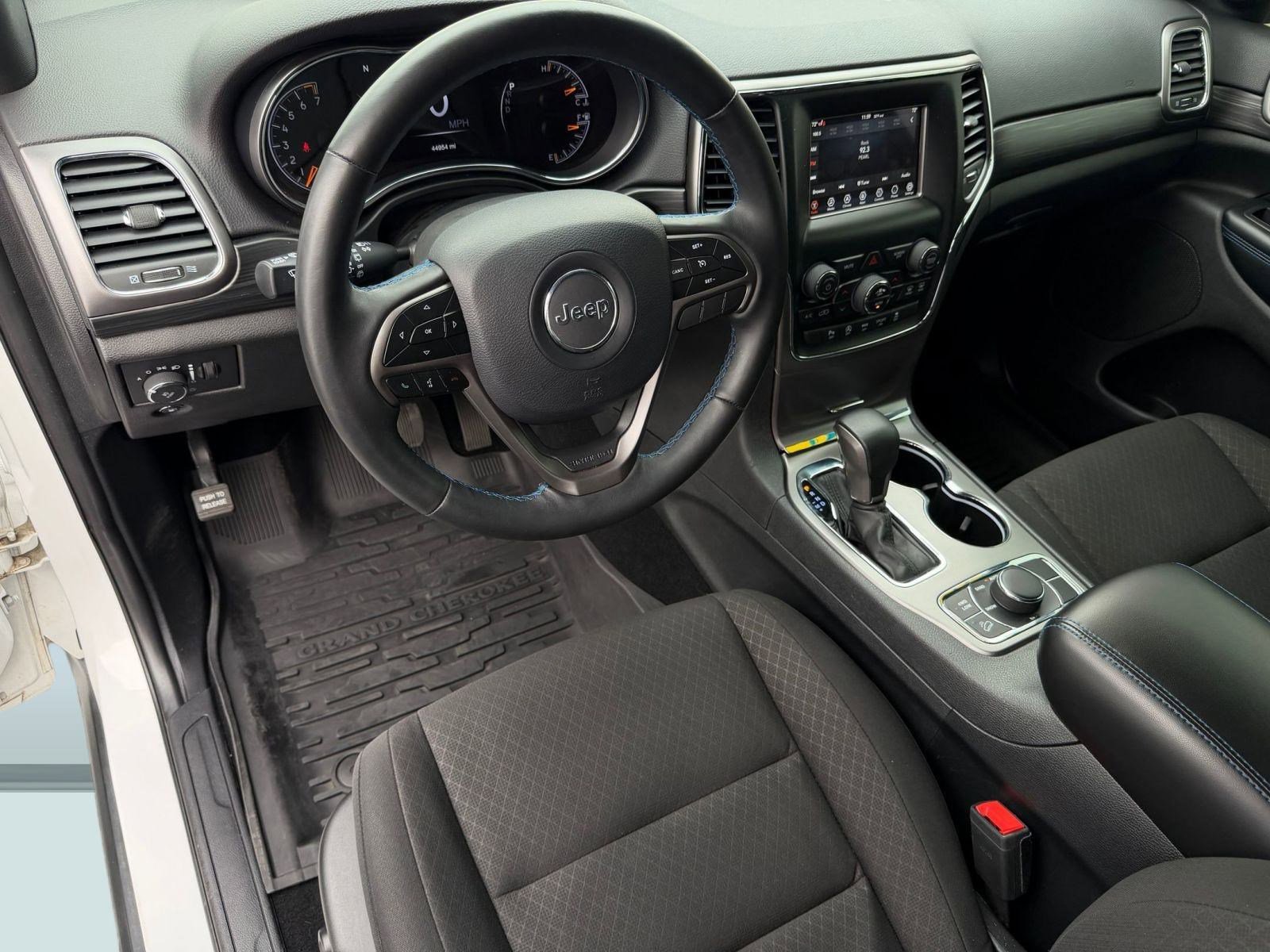 2019 Jeep Grand Cherokee Laredo photo 3