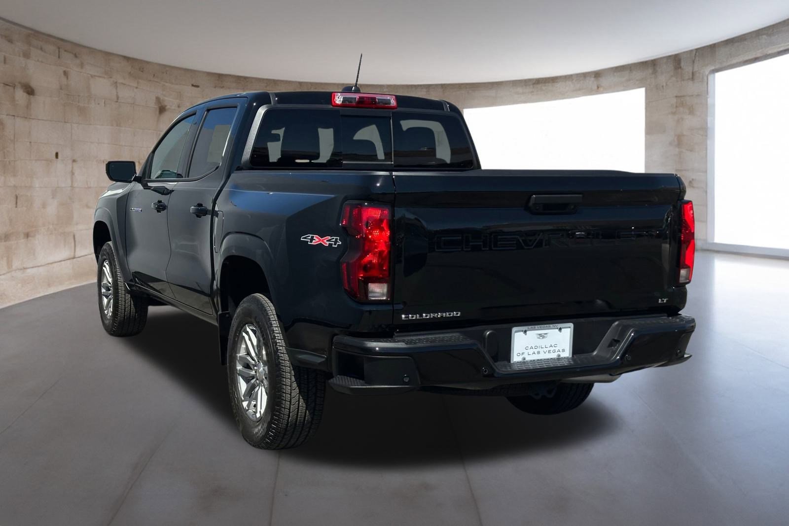 2024 Chevrolet Colorado LT photo 3
