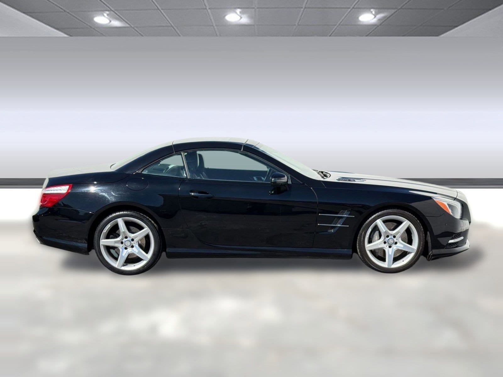 2013 Mercedes-Benz SL-Class SL 550 photo 3