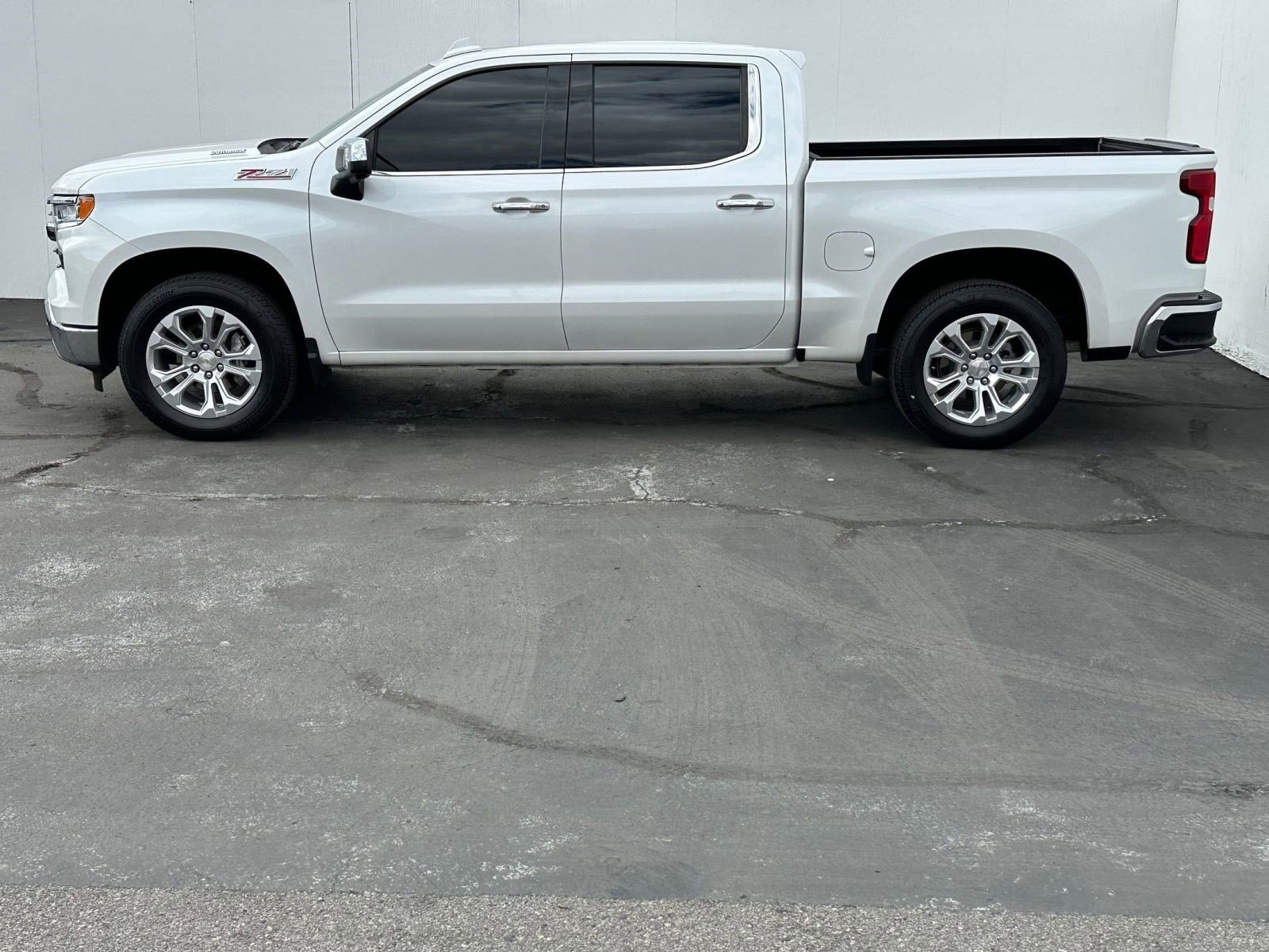 2023 Chevrolet Silverado 1500 LTZ photo 2