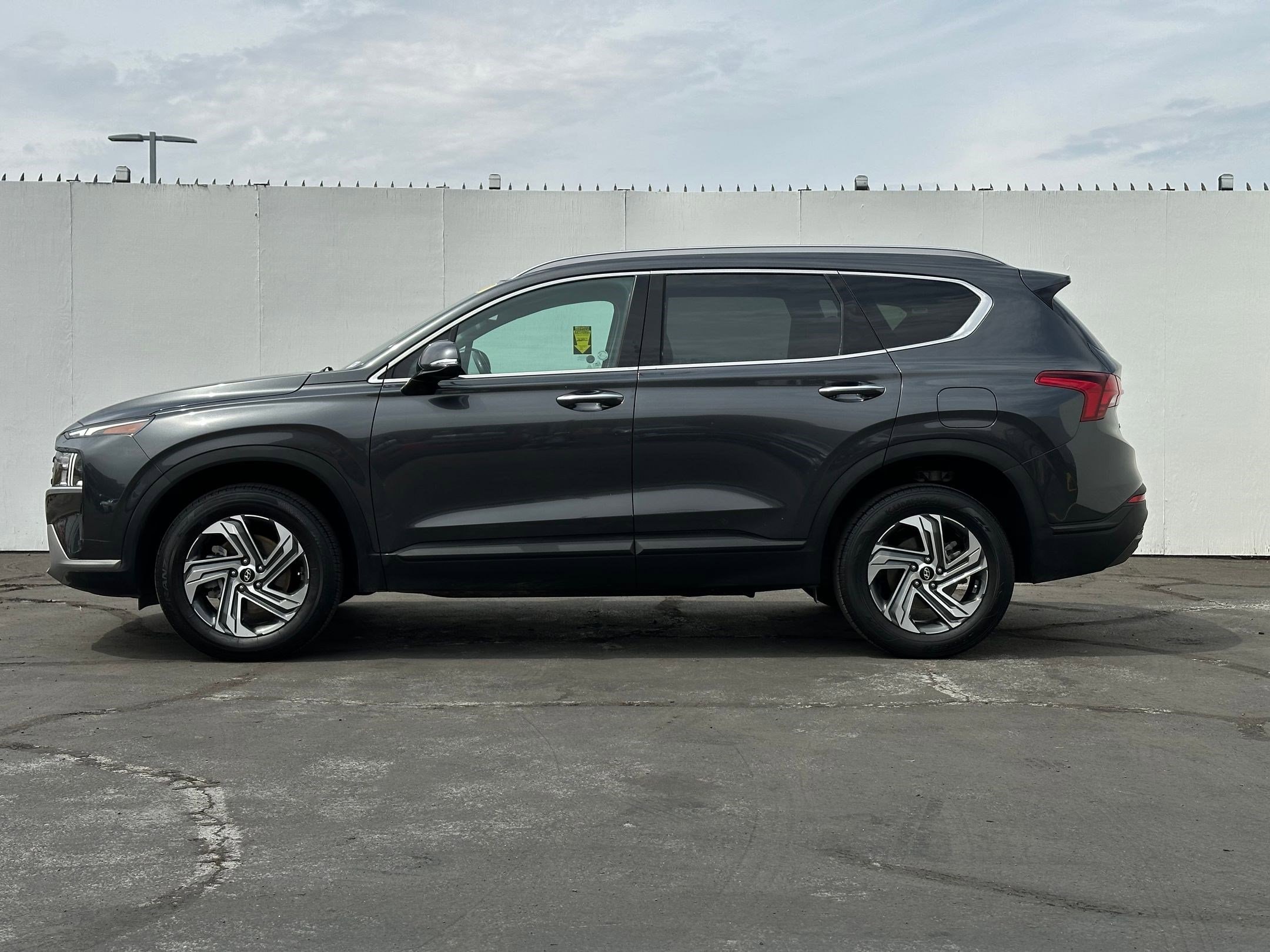 2023 Hyundai Santa Fe SEL photo 2