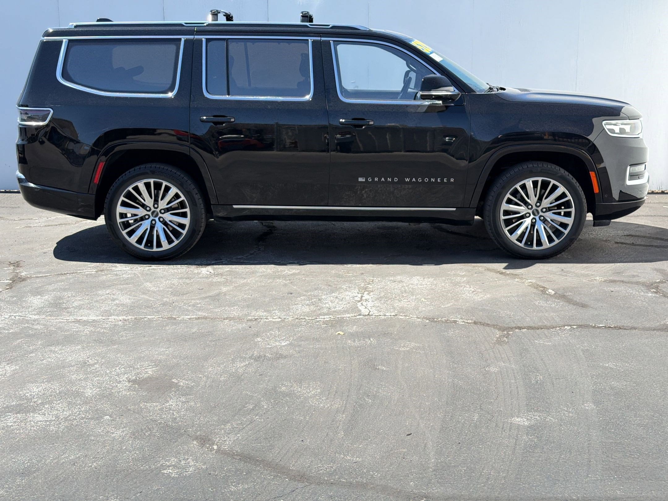 2022 Jeep Grand Wagoneer Series III photo 3