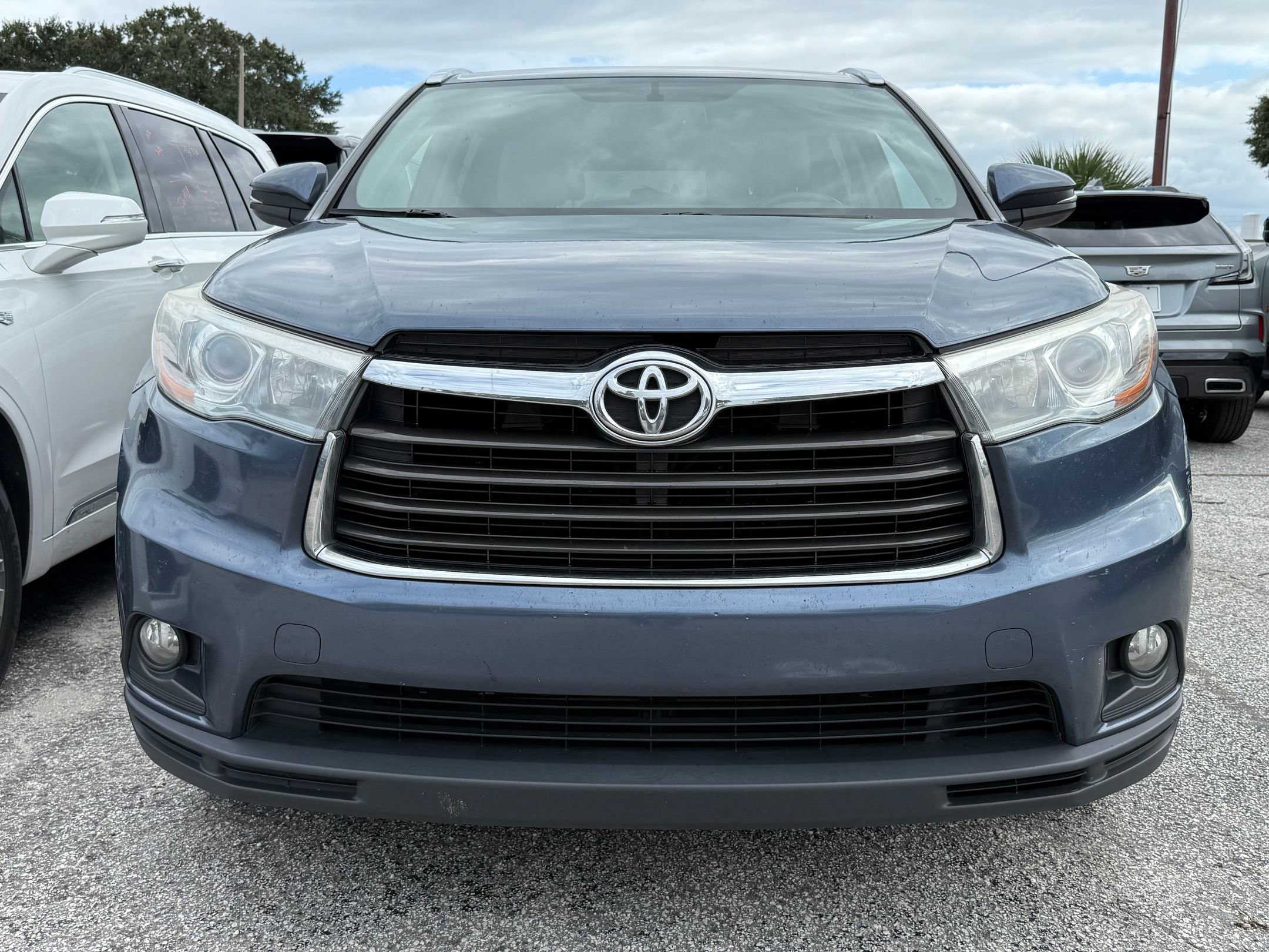 2016 Toyota Highlander XLE photo 2