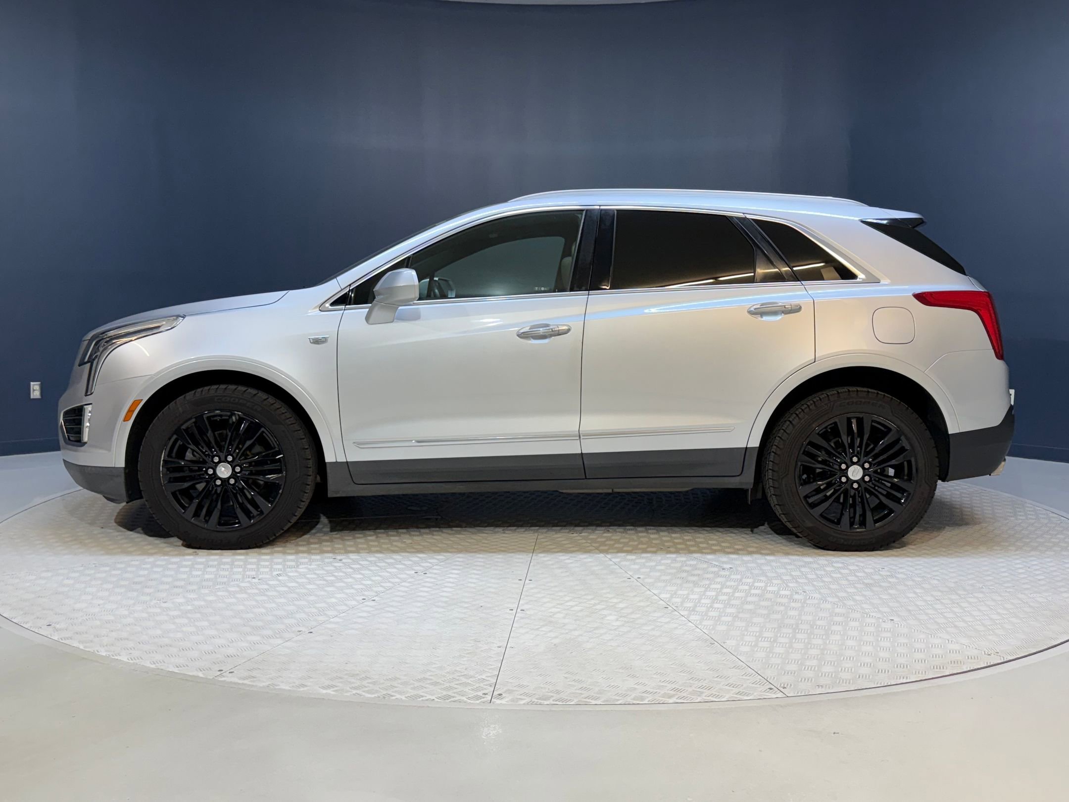2018 Cadillac XT5 Premium Luxury photo 2