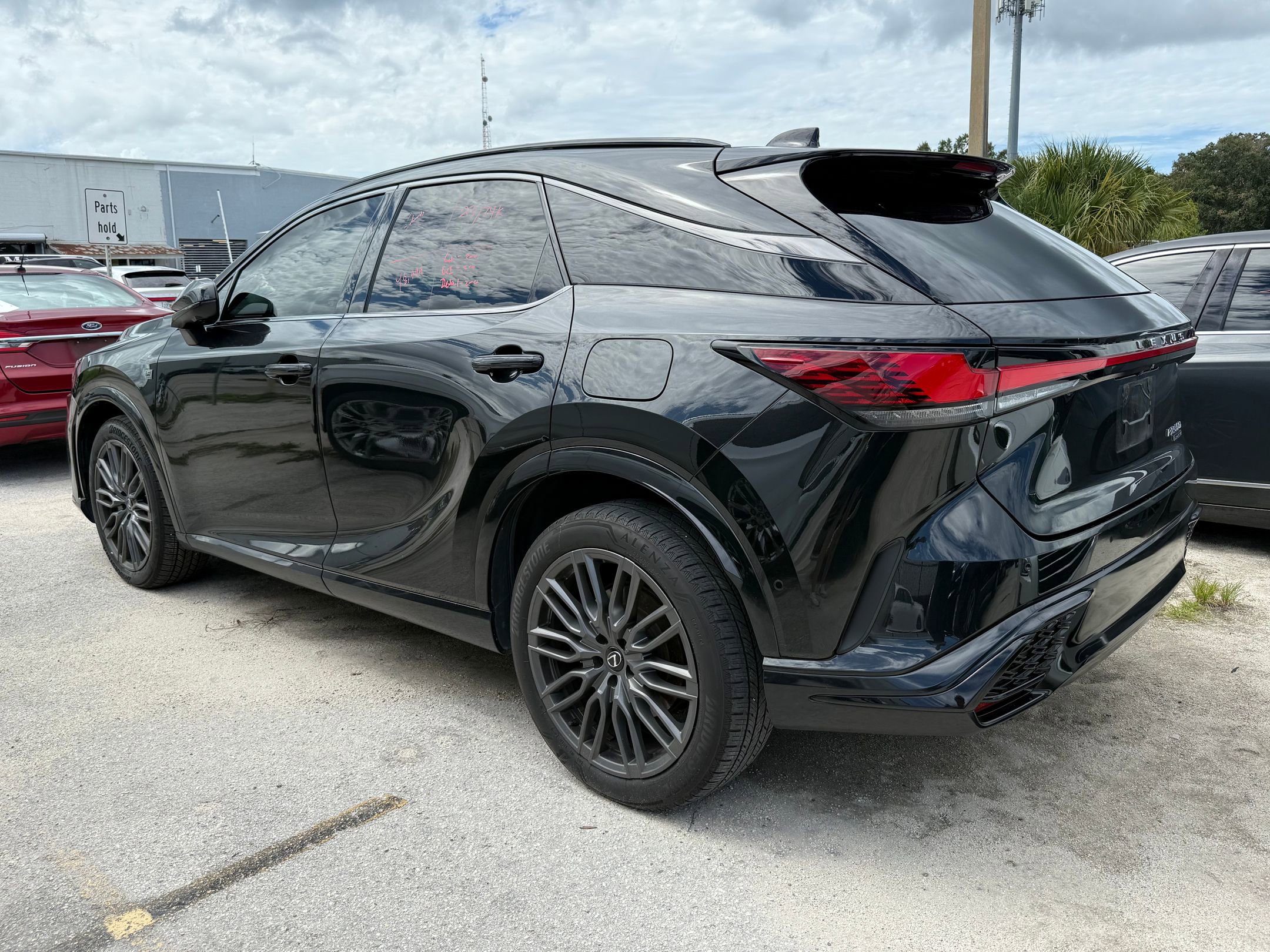 2023 Lexus RX 500h F SPORT Performance photo 2