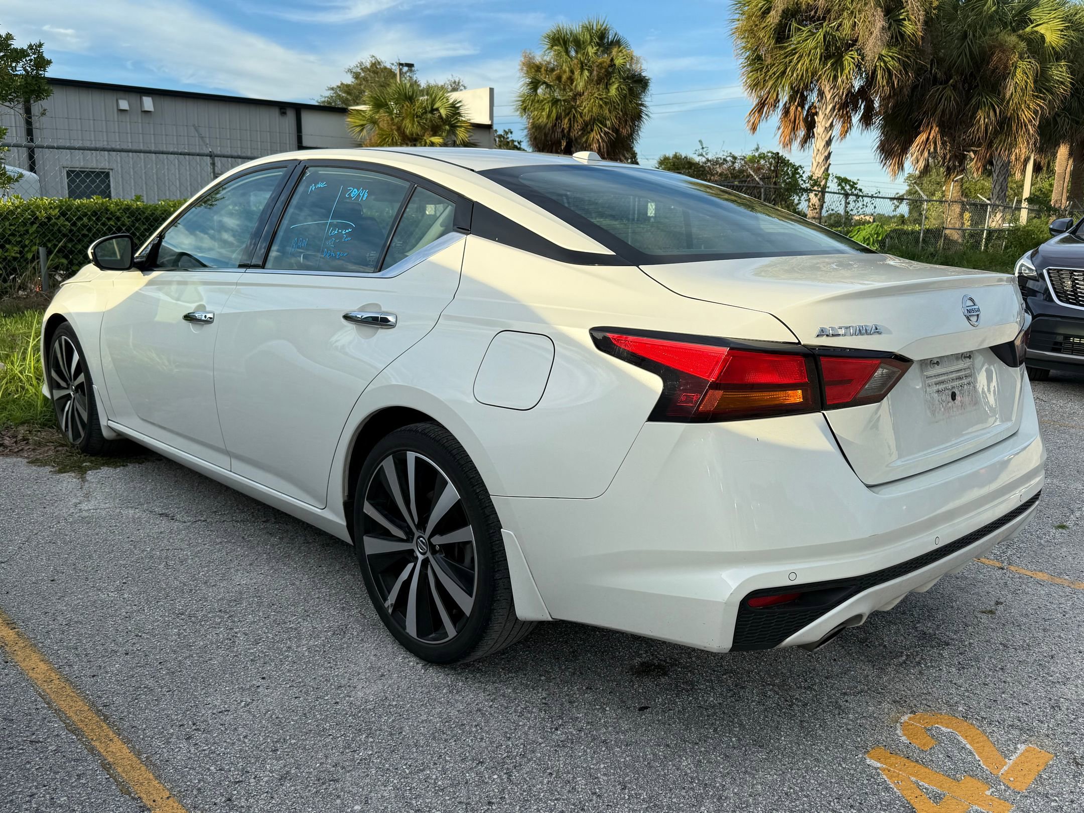 2020 Nissan Altima 2.5 Platinum photo 2
