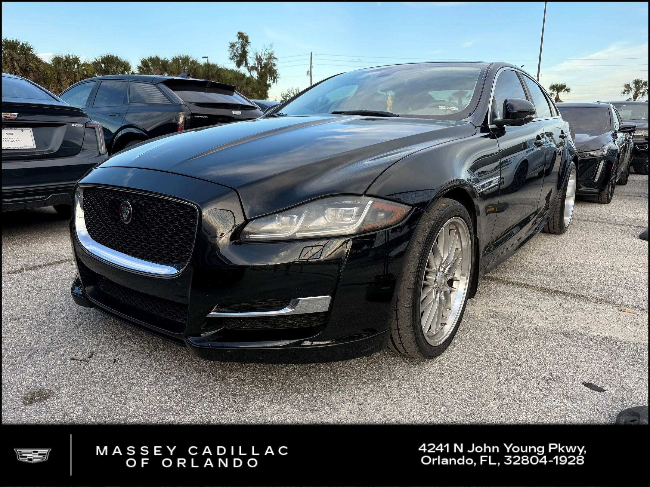 2017 Jaguar XJ R-Sport's photo