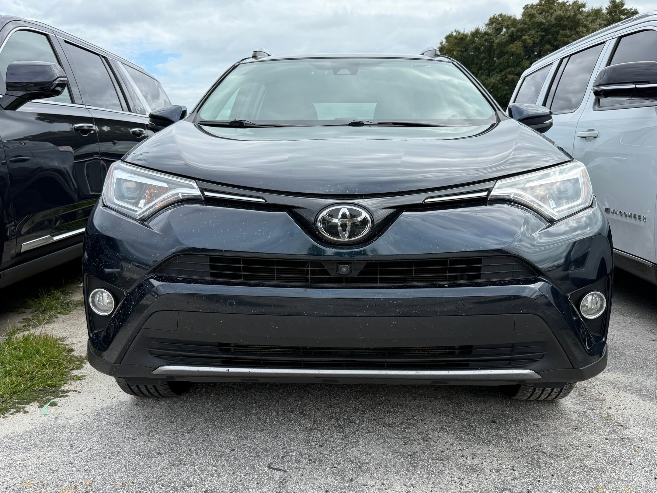 2018 Toyota RAV4 Limited photo 3