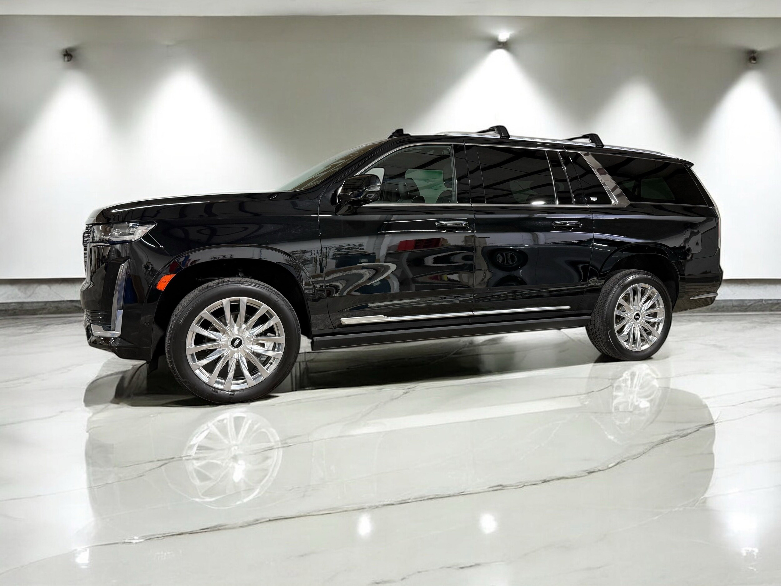2022 Cadillac Escalade ESV Premium Luxury photo 2