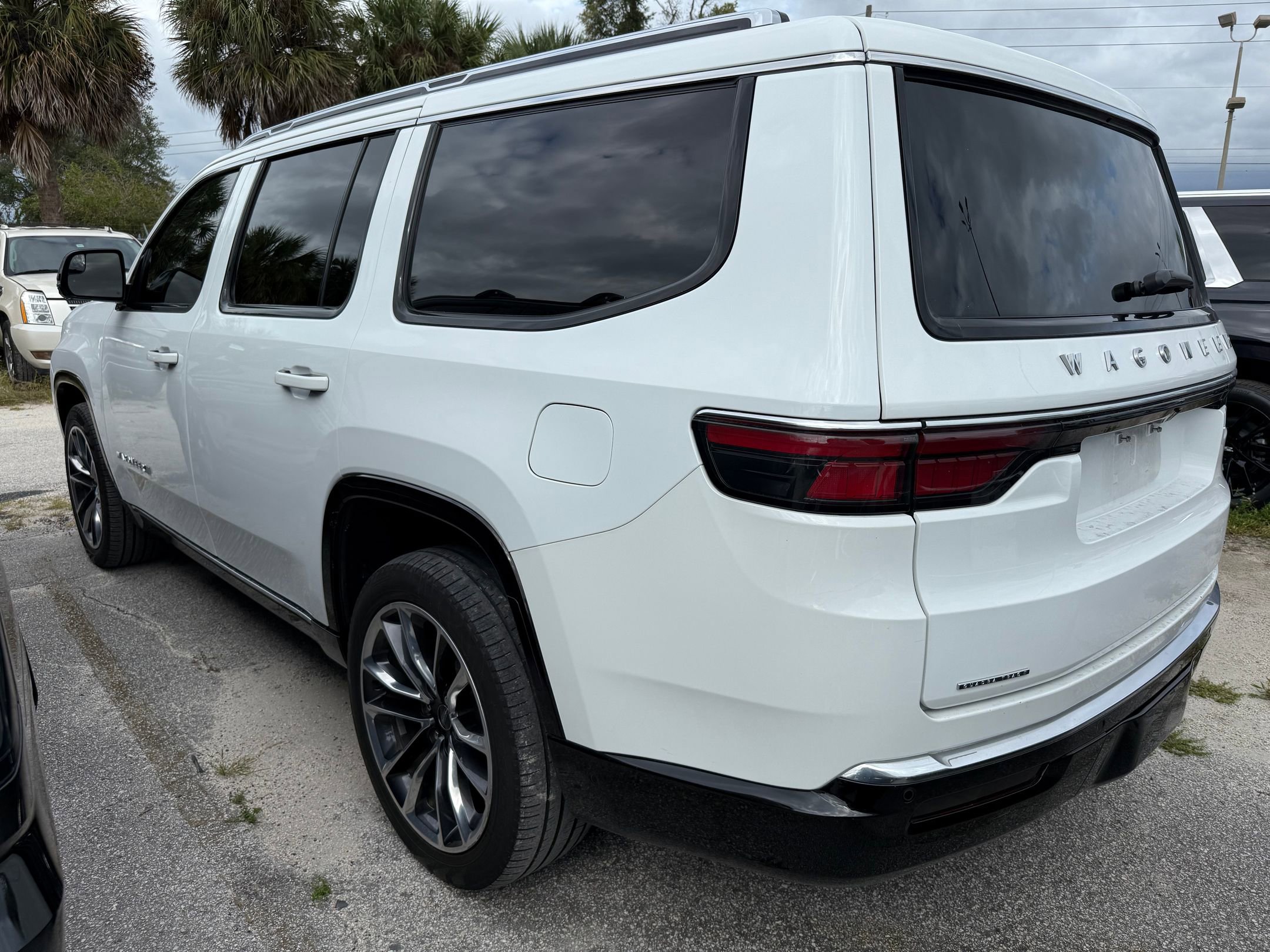 2023 Jeep Wagoneer Series III photo 2