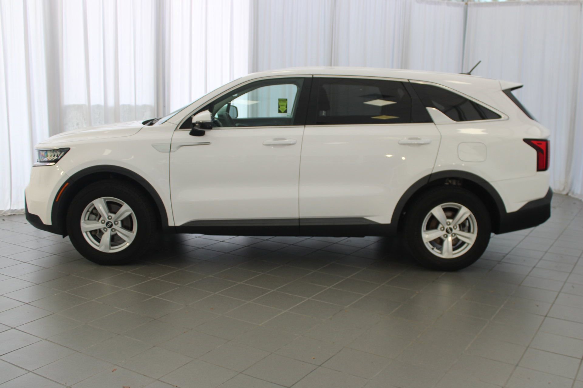 2021 Kia Sorento LX photo 2