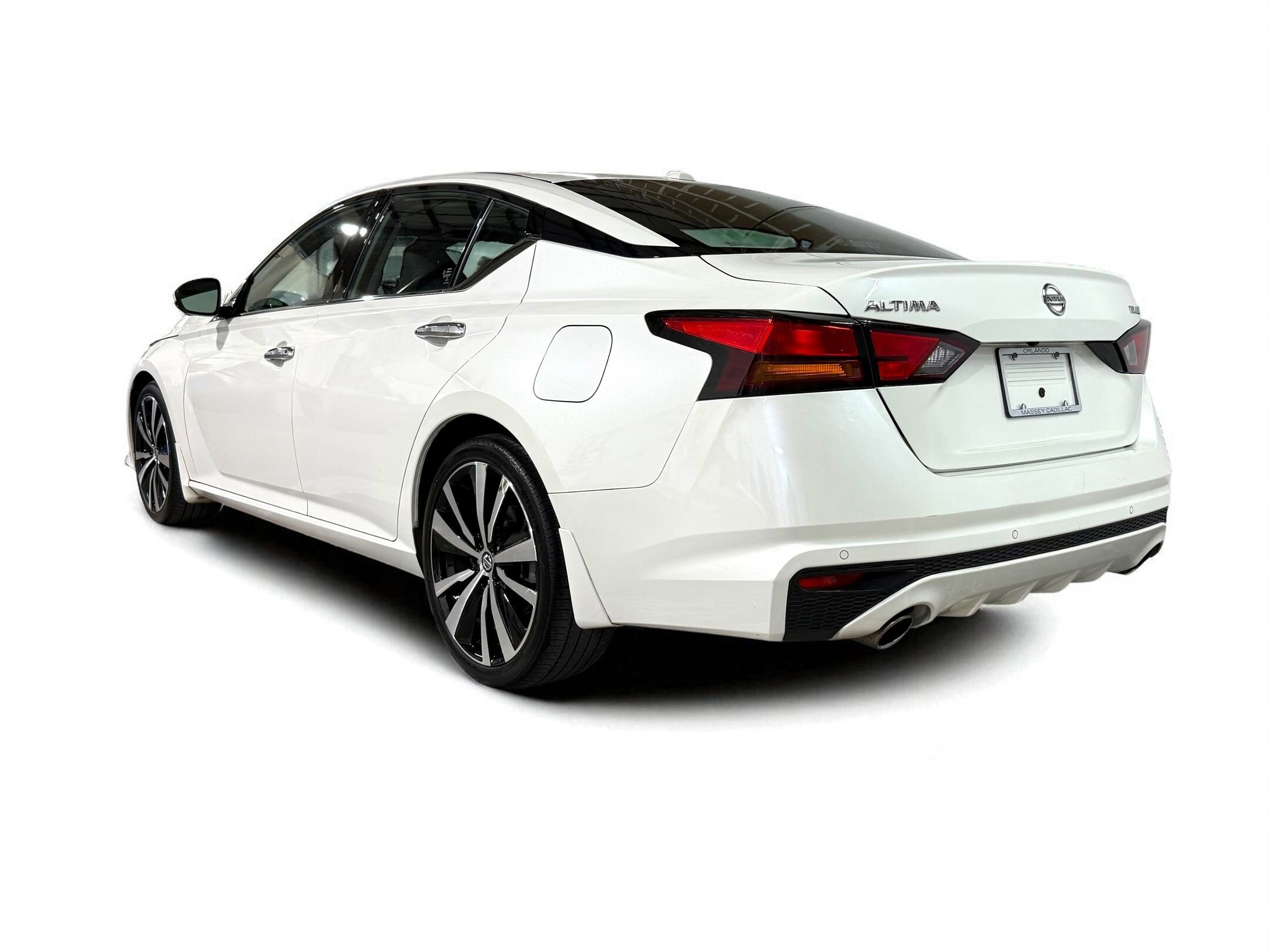 2020 Nissan Altima 2.5 Platinum photo 2