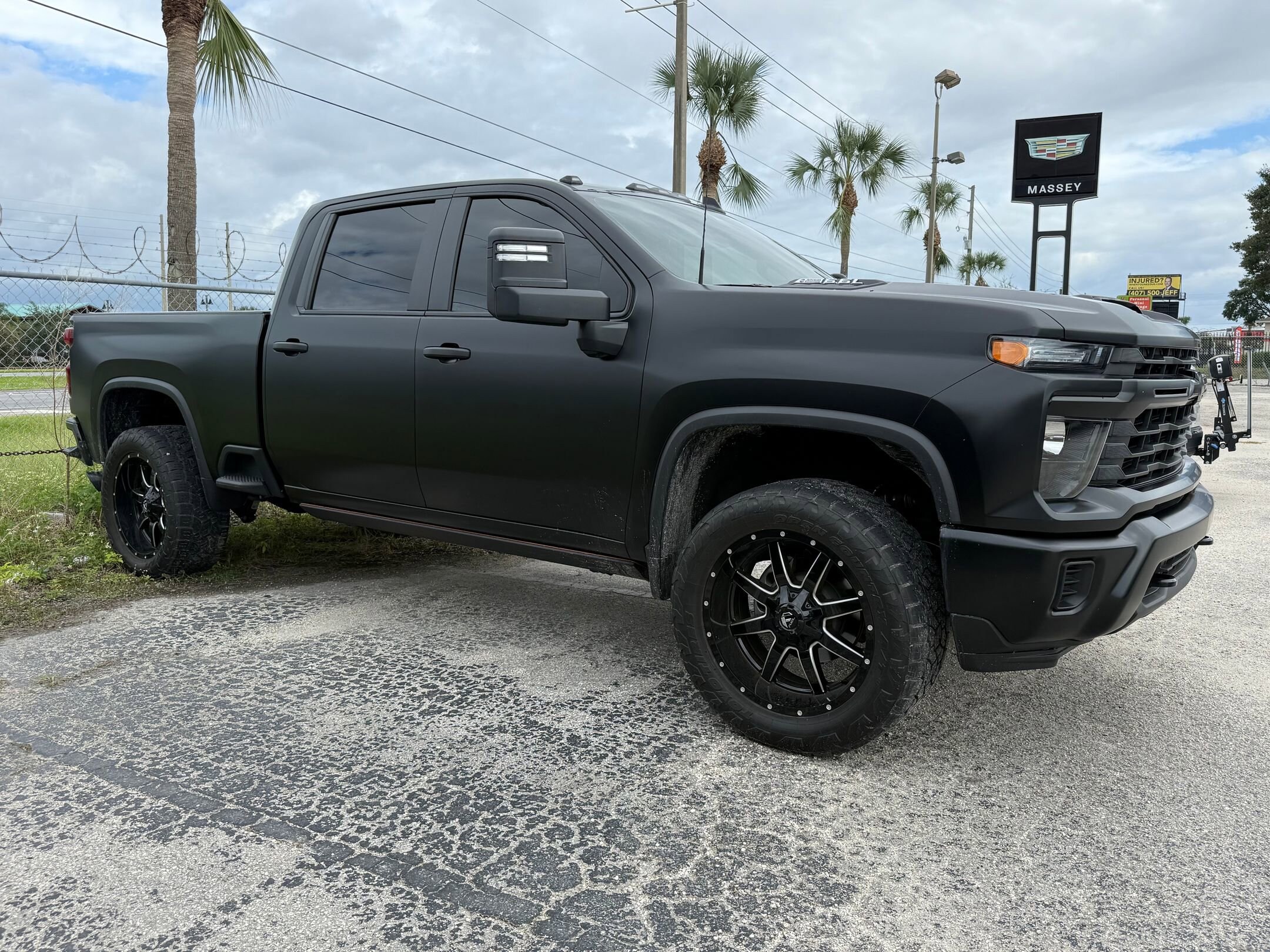 2025 Chevrolet Silverado 2500HD Custom photo 4