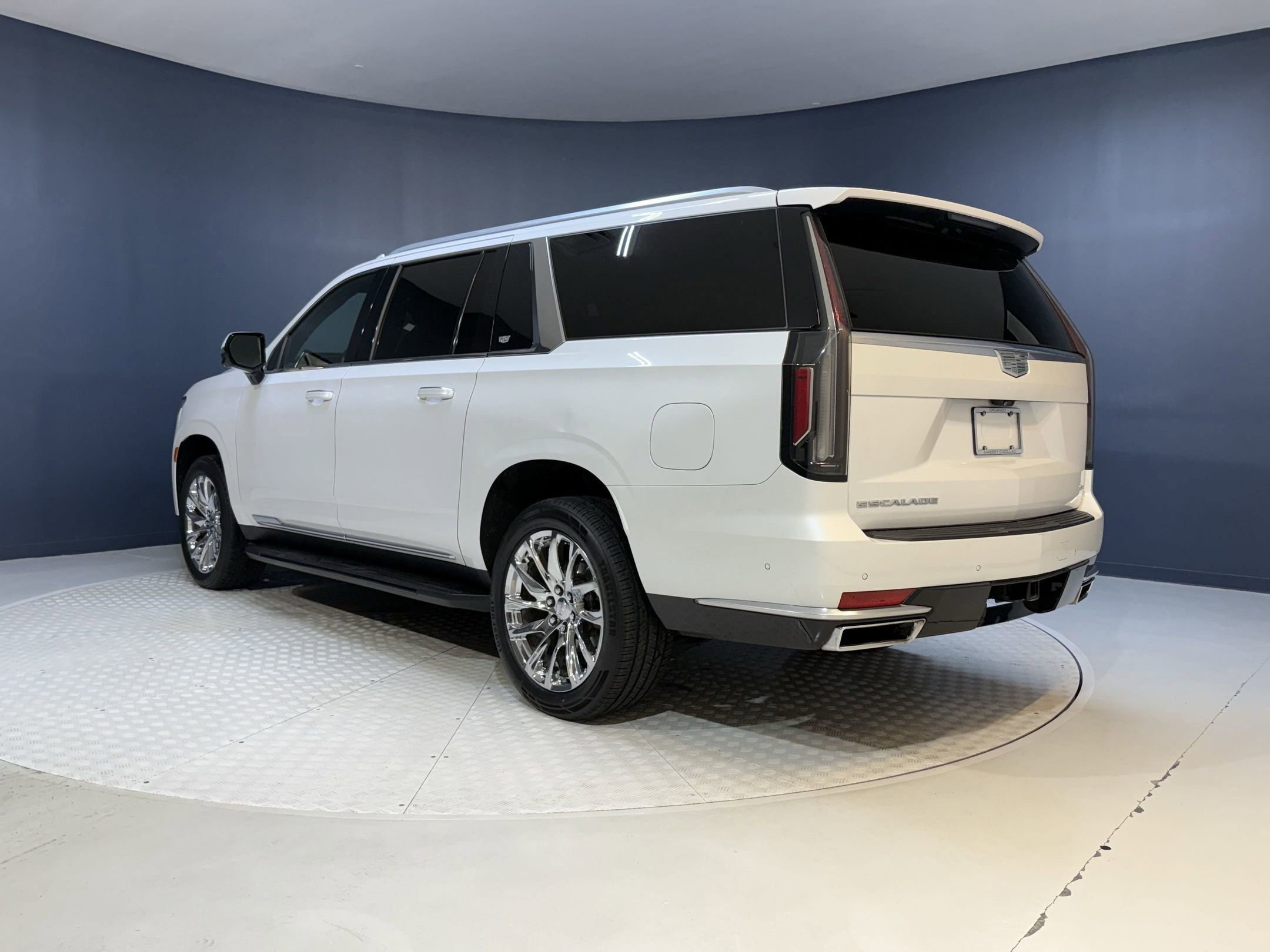 2021 Cadillac Escalade ESV Premium Luxury photo 2