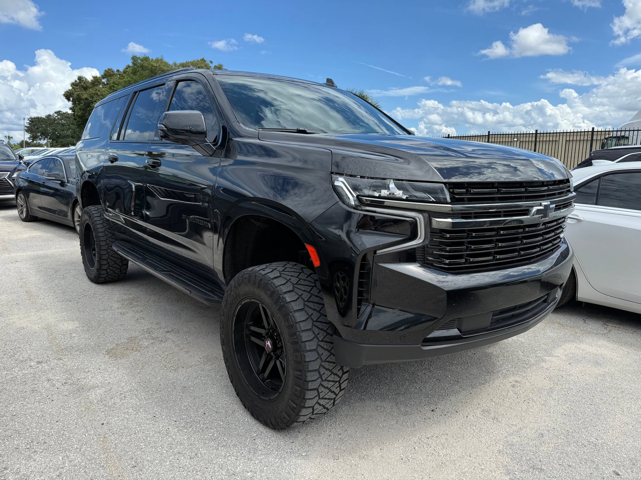 2022 Chevrolet Suburban RST photo 4