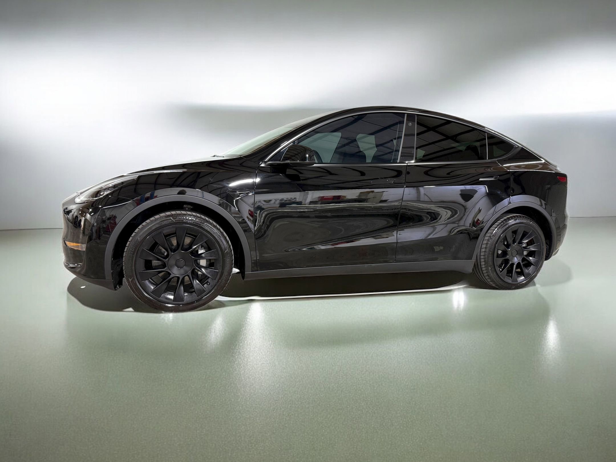 2023 Tesla Model Y Long Range photo 2