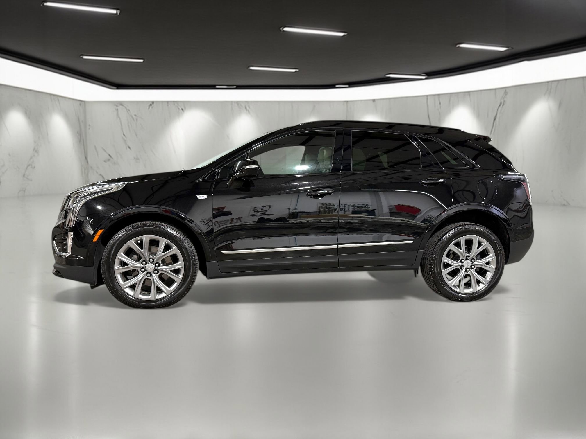 2020 Cadillac XT5 Sport photo 2