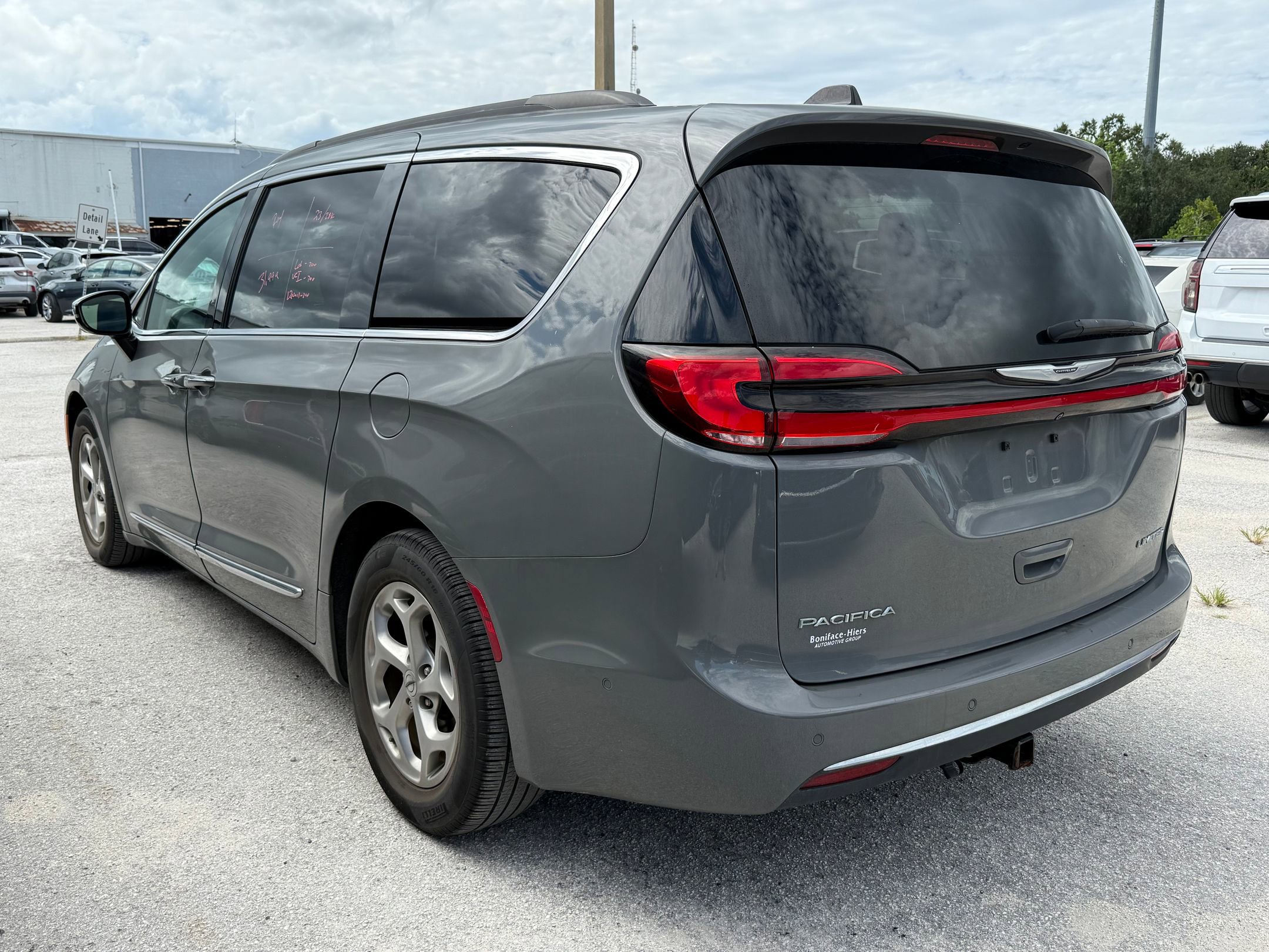 2023 Chrysler Pacifica Limited photo 2