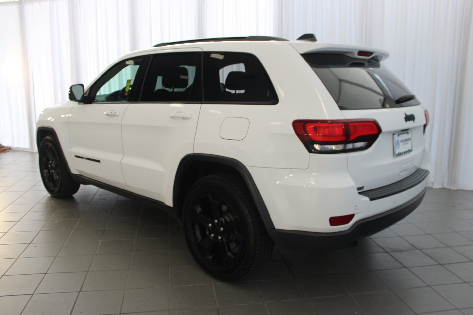 2020 Jeep Grand Cherokee Laredo photo 3