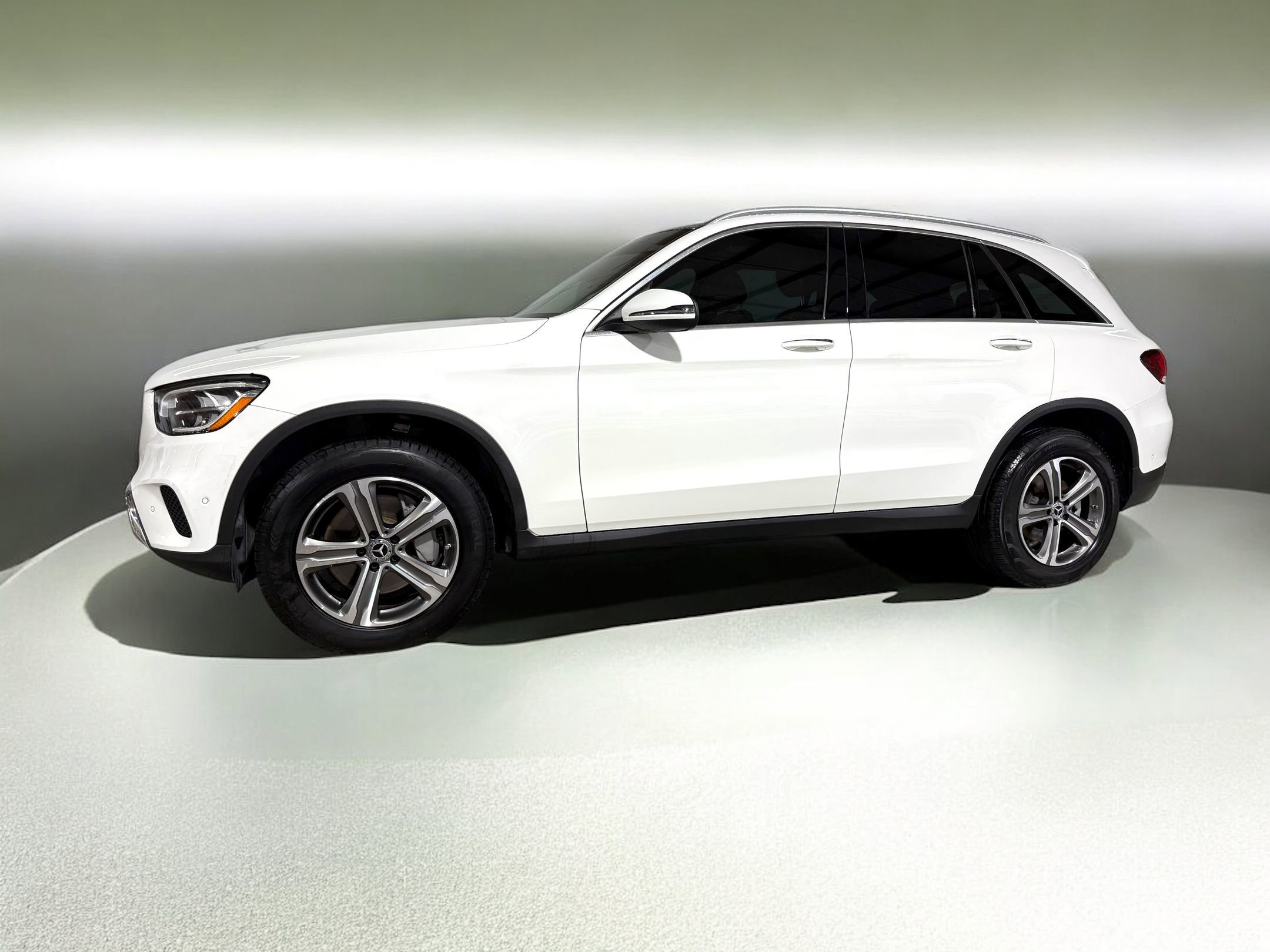 2021 Mercedes Benz GLC 300 photo 2