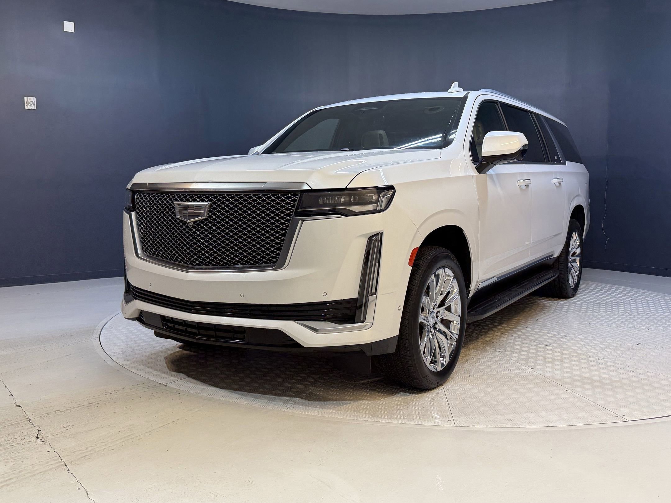 2021 Cadillac Escalade ESV Premium Luxury photo 2