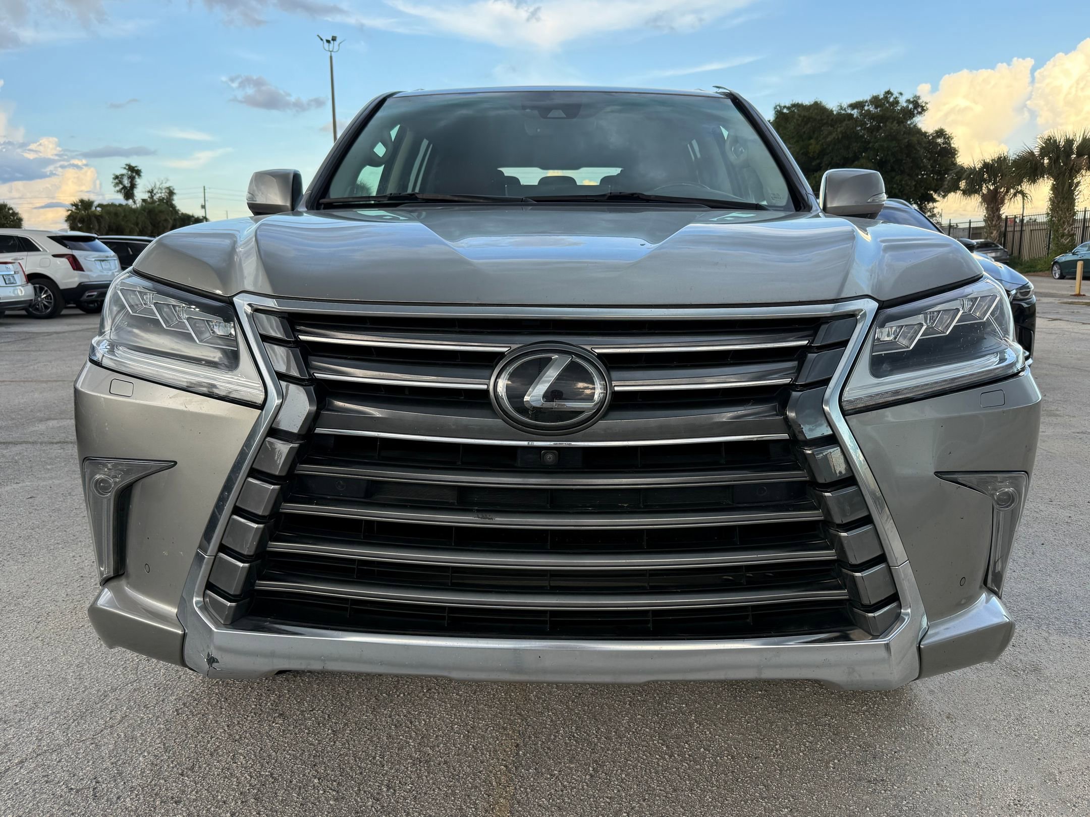 2019 Lexus LX 570 photo 3