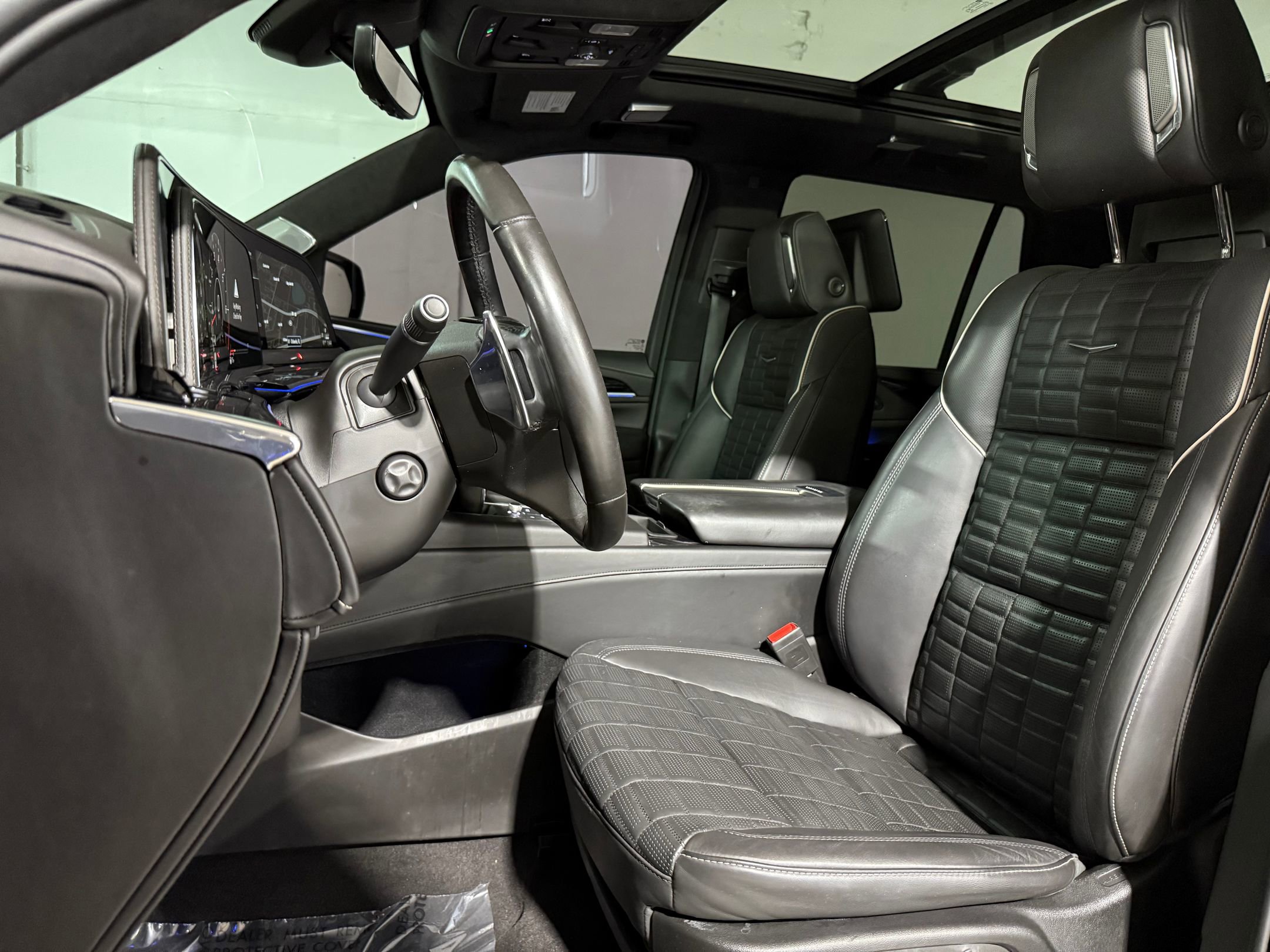 2023 Cadillac Escalade V-Series photo 4