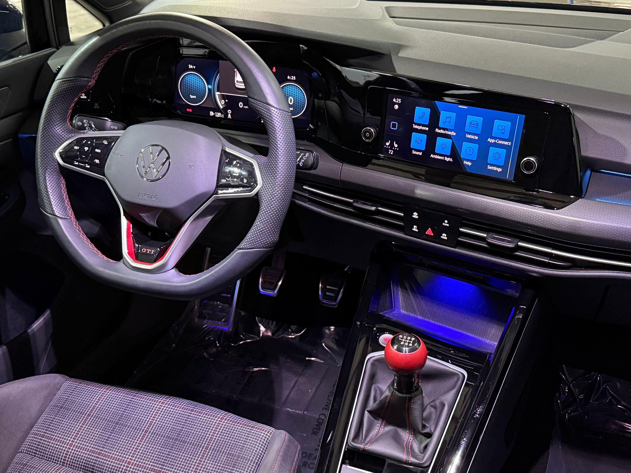 2024 Volkswagen Golf GTI 380 S photo 4