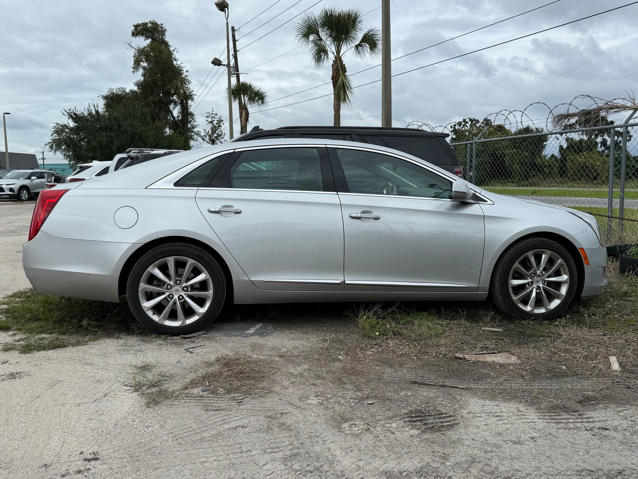 2013 Cadillac XTS Luxury photo 3