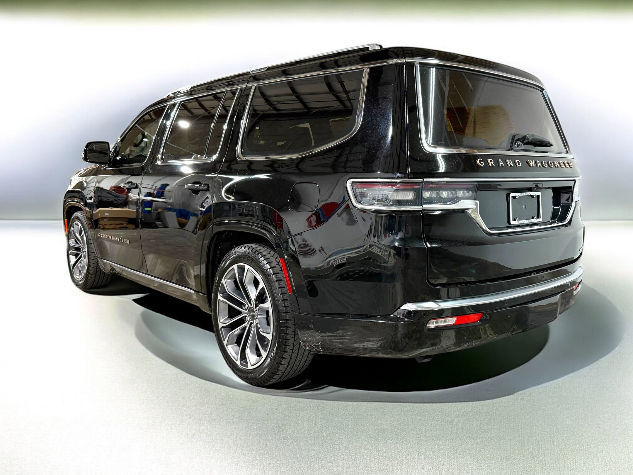 2024 Jeep Grand Wagoneer III photo 2