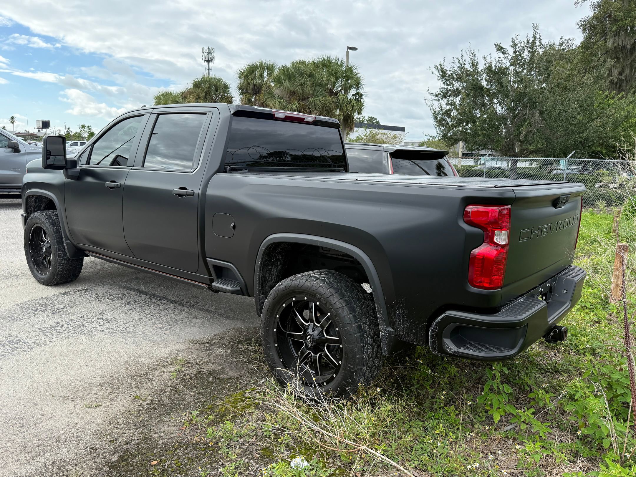 2025 Chevrolet Silverado 2500HD Custom photo 2