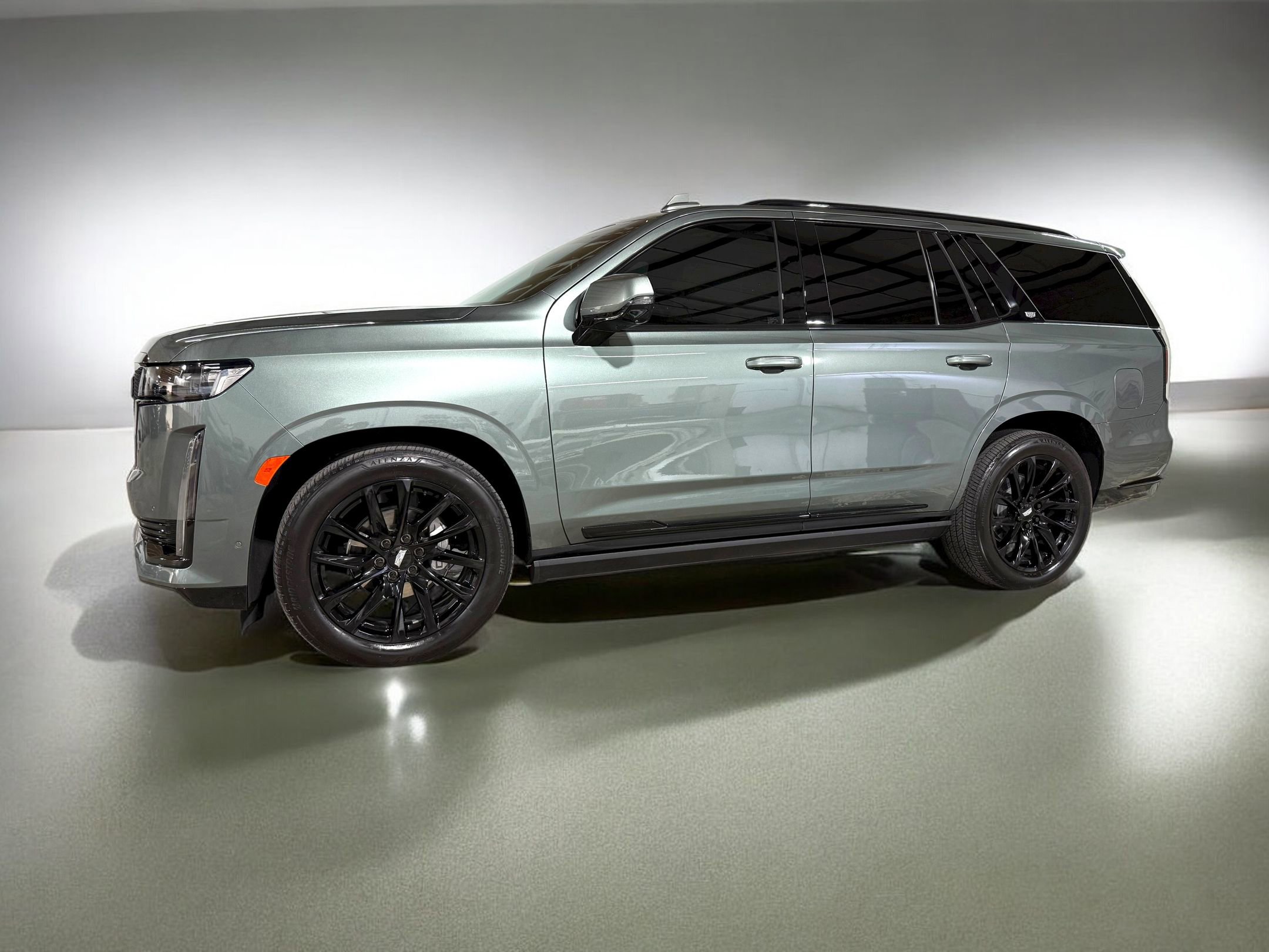 2024 Cadillac Escalade Sport photo 2