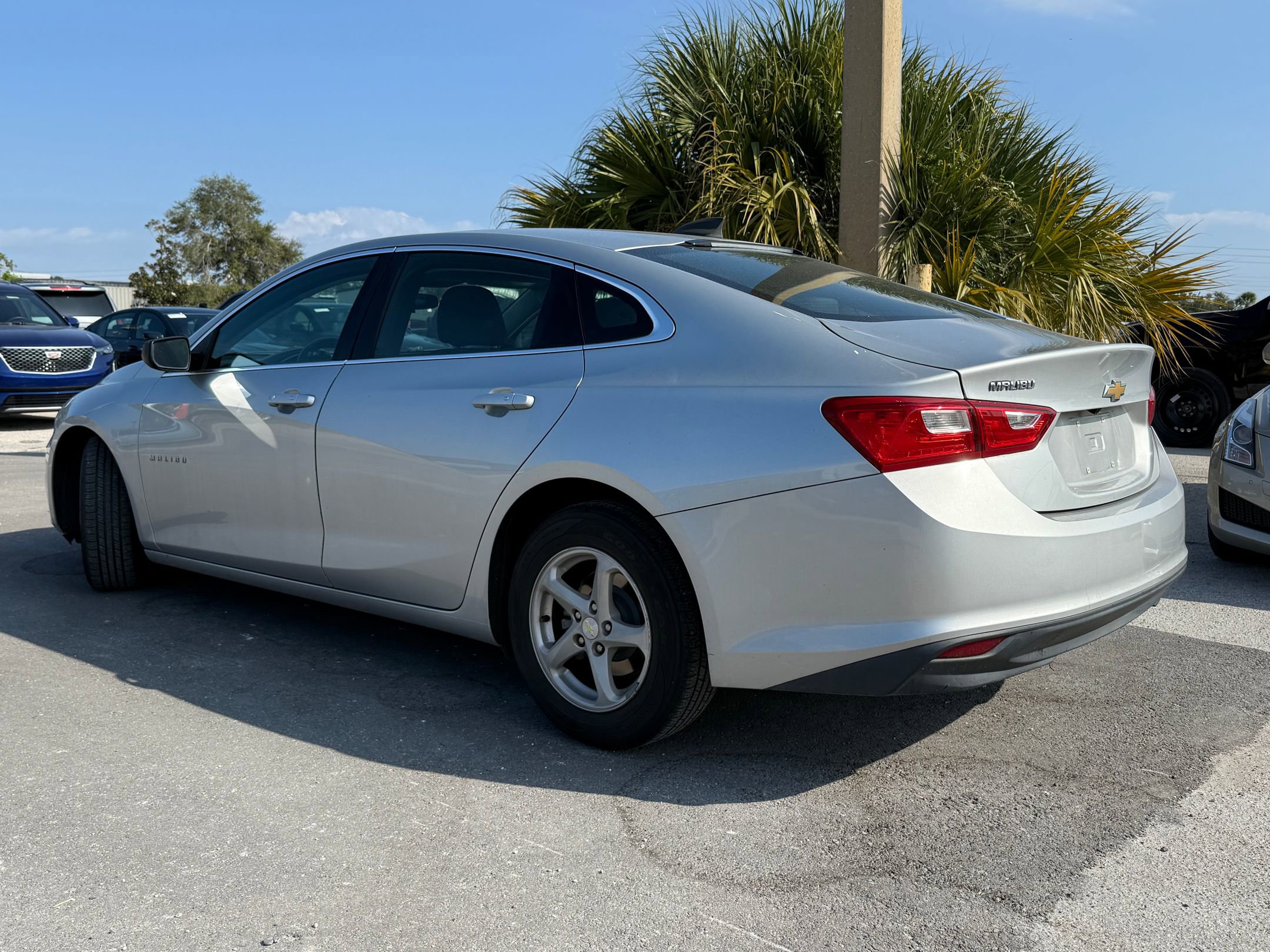 2018 Chevrolet Malibu LS photo 3