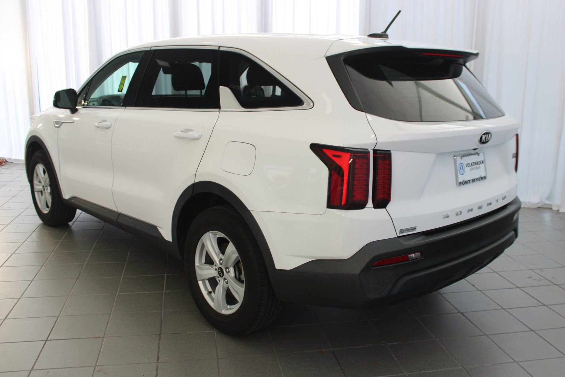 2021 Kia Sorento LX photo 3