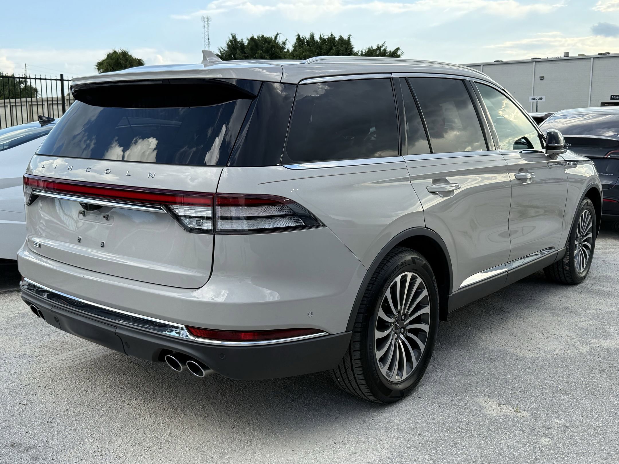 2020 Lincoln Aviator Reserve photo 2