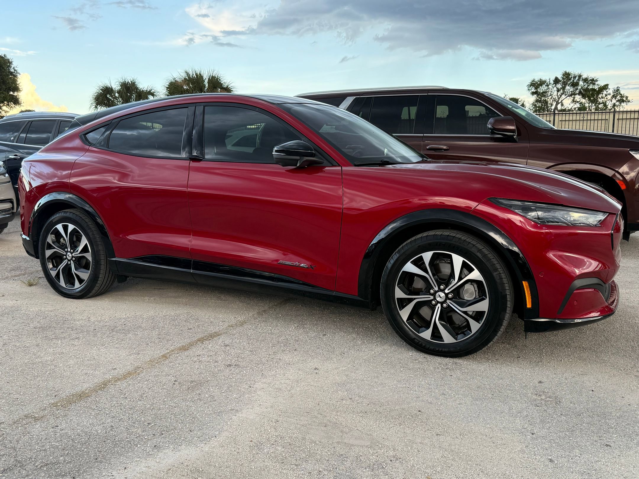 2022 Ford Mustang Mach-E Premium photo 4