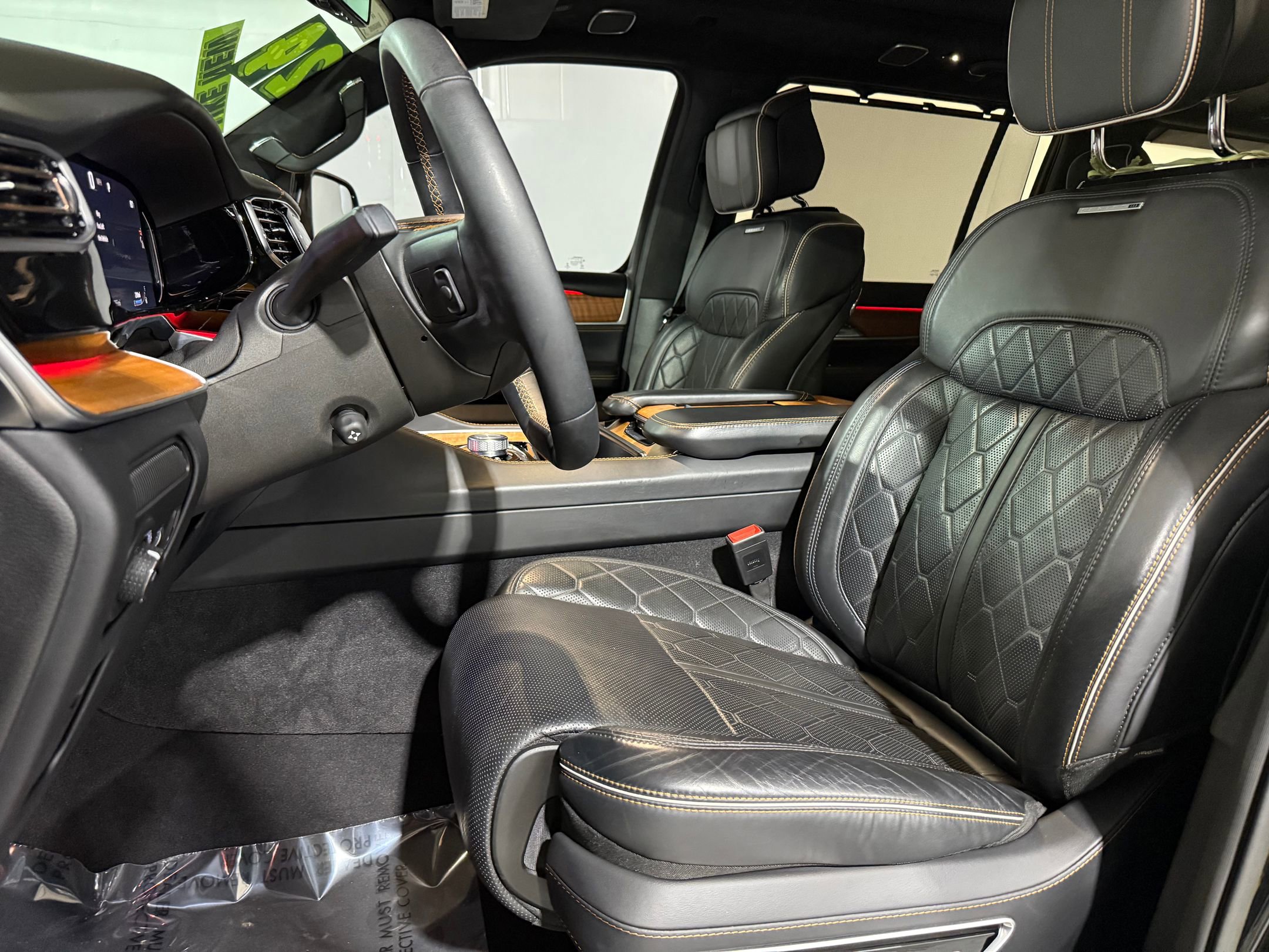 2024 Jeep Grand Wagoneer III photo 3