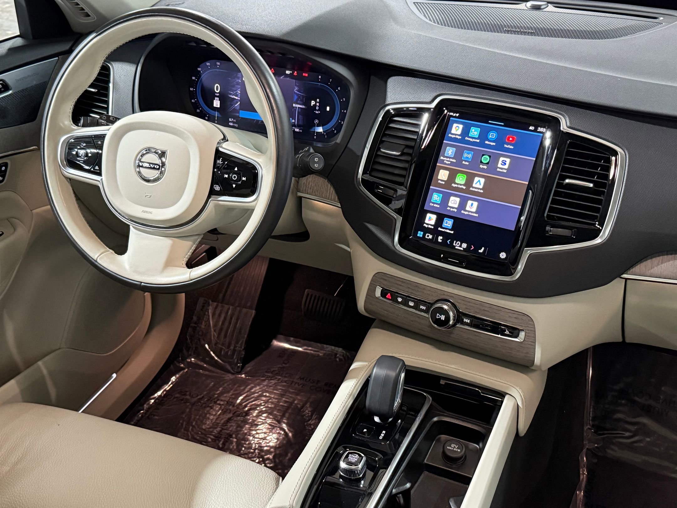 2023 Volvo XC90 AWD Plus photo 3