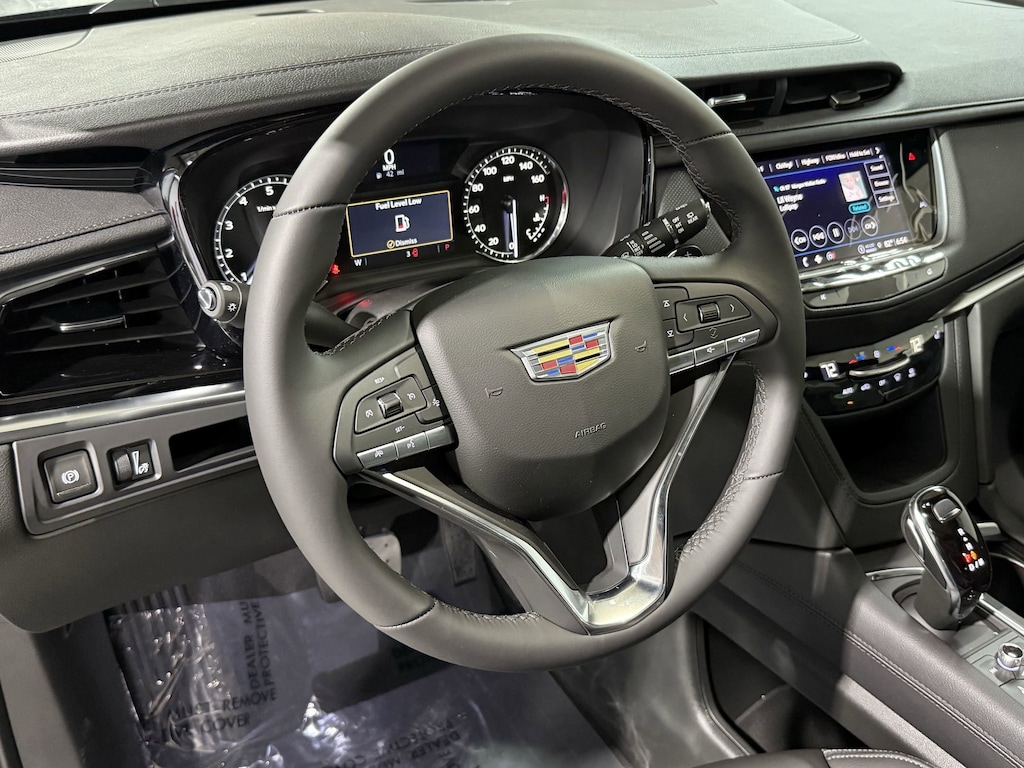 New 2025 CADILLAC XT6 Luxury SUV