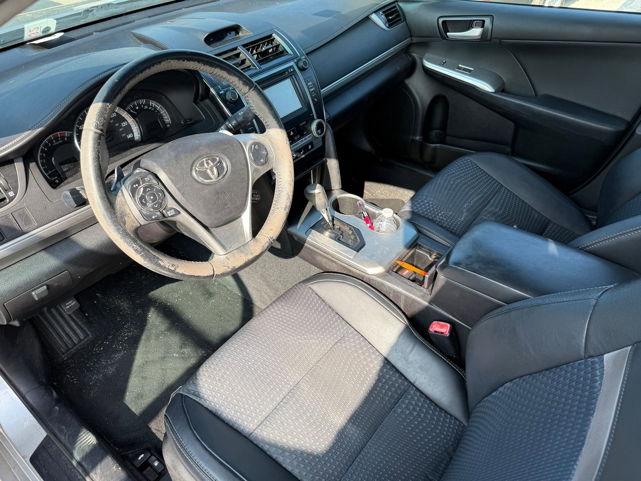 2014 Toyota Camry LE photo 3
