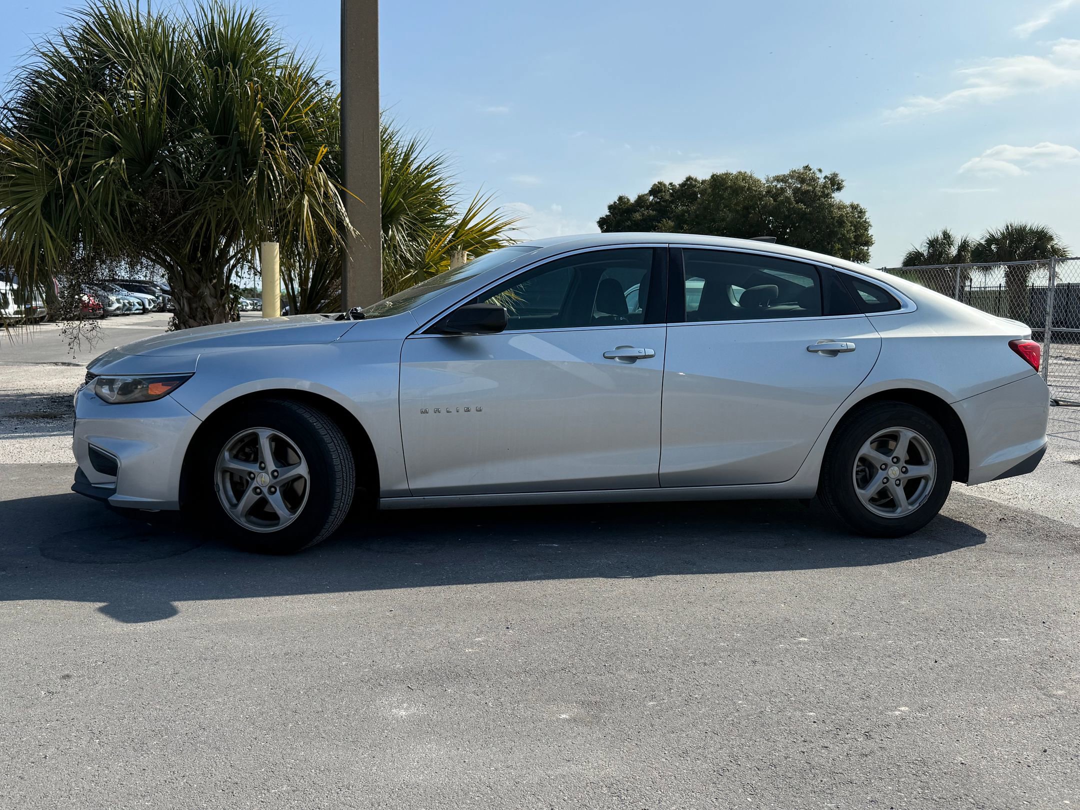 2018 Chevrolet Malibu LS photo 2