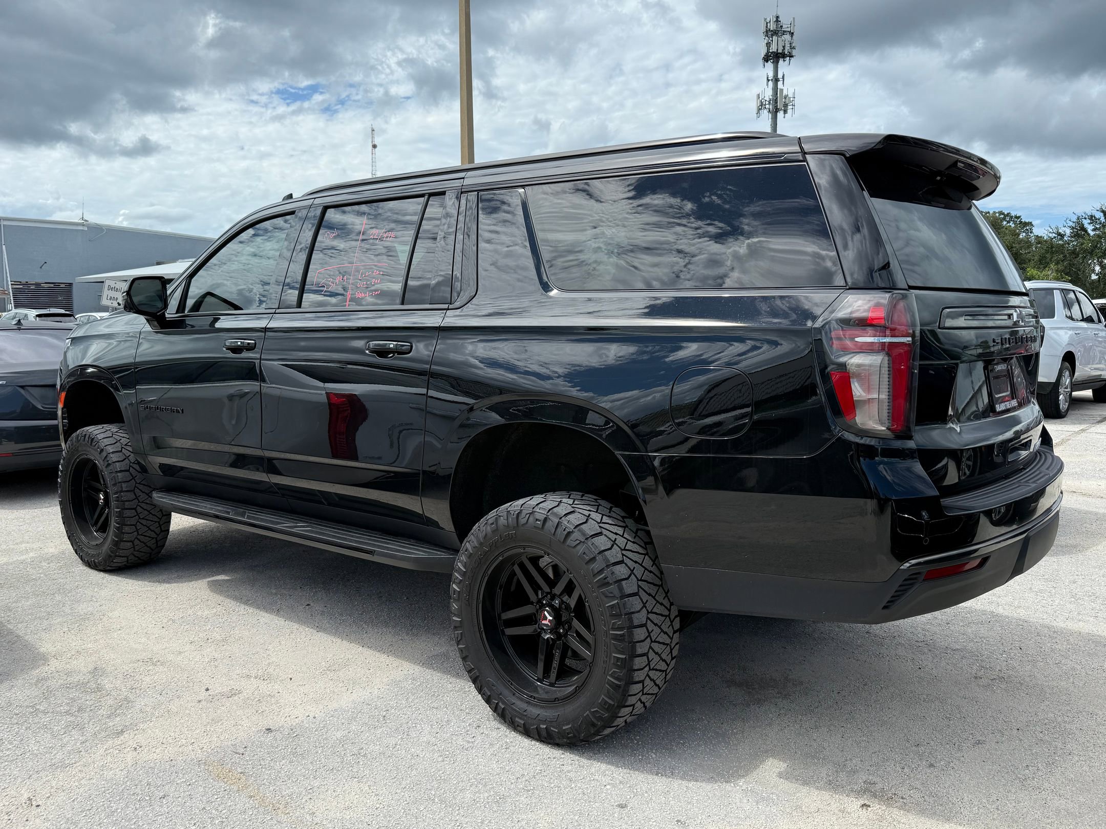 2022 Chevrolet Suburban RST photo 2